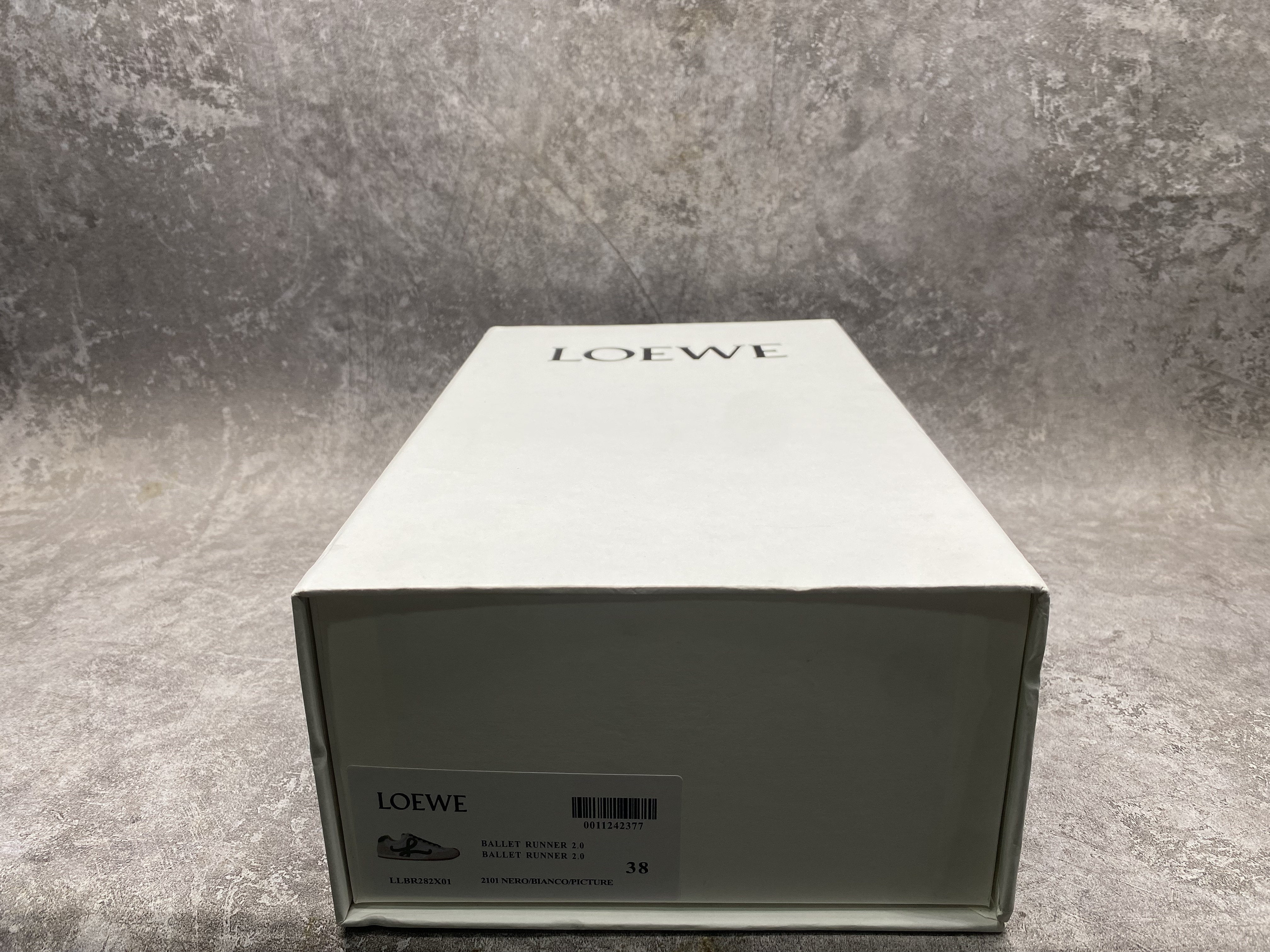 ua L0ew* sneakers