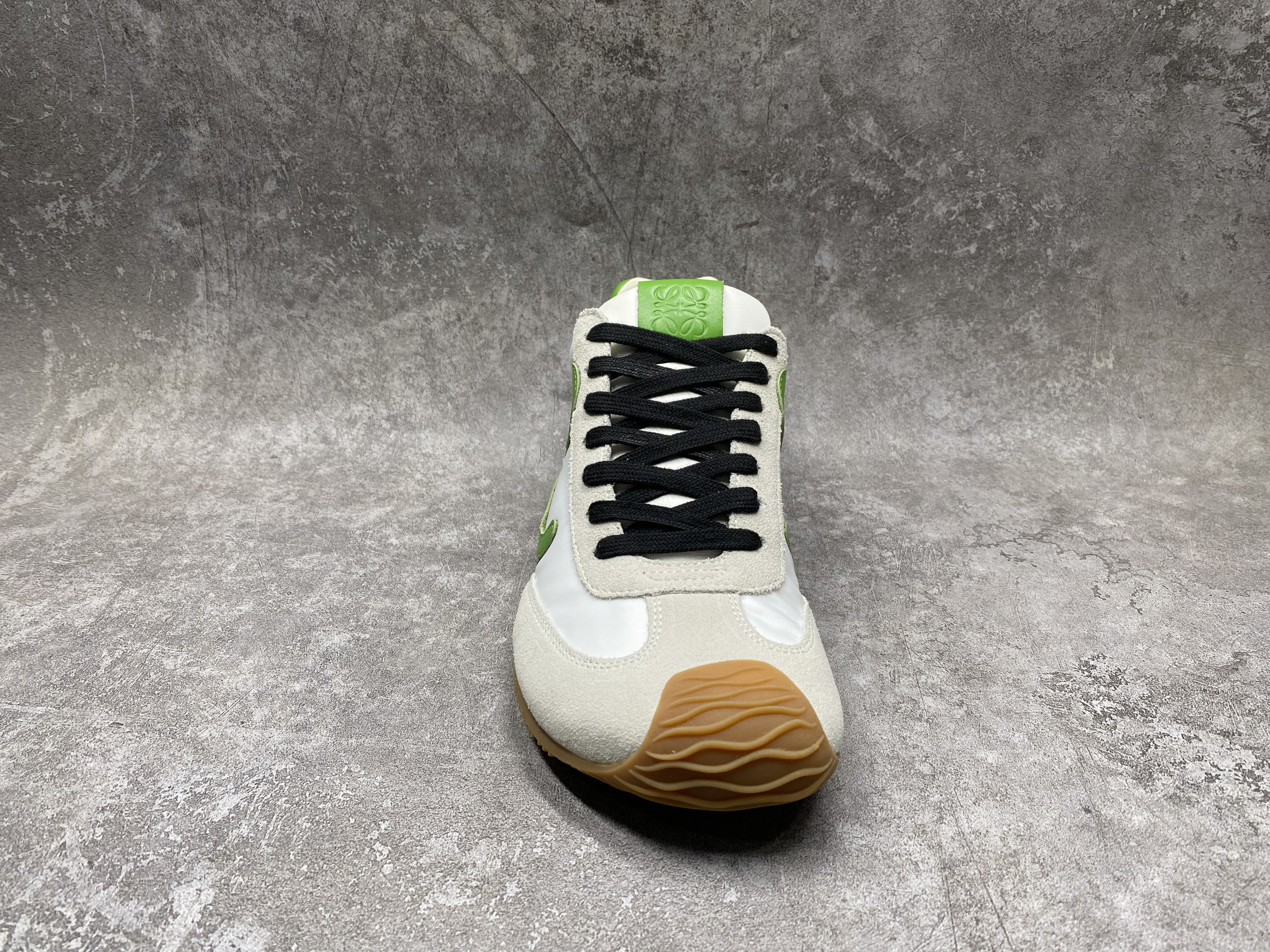 ua L0ew* sneakers
