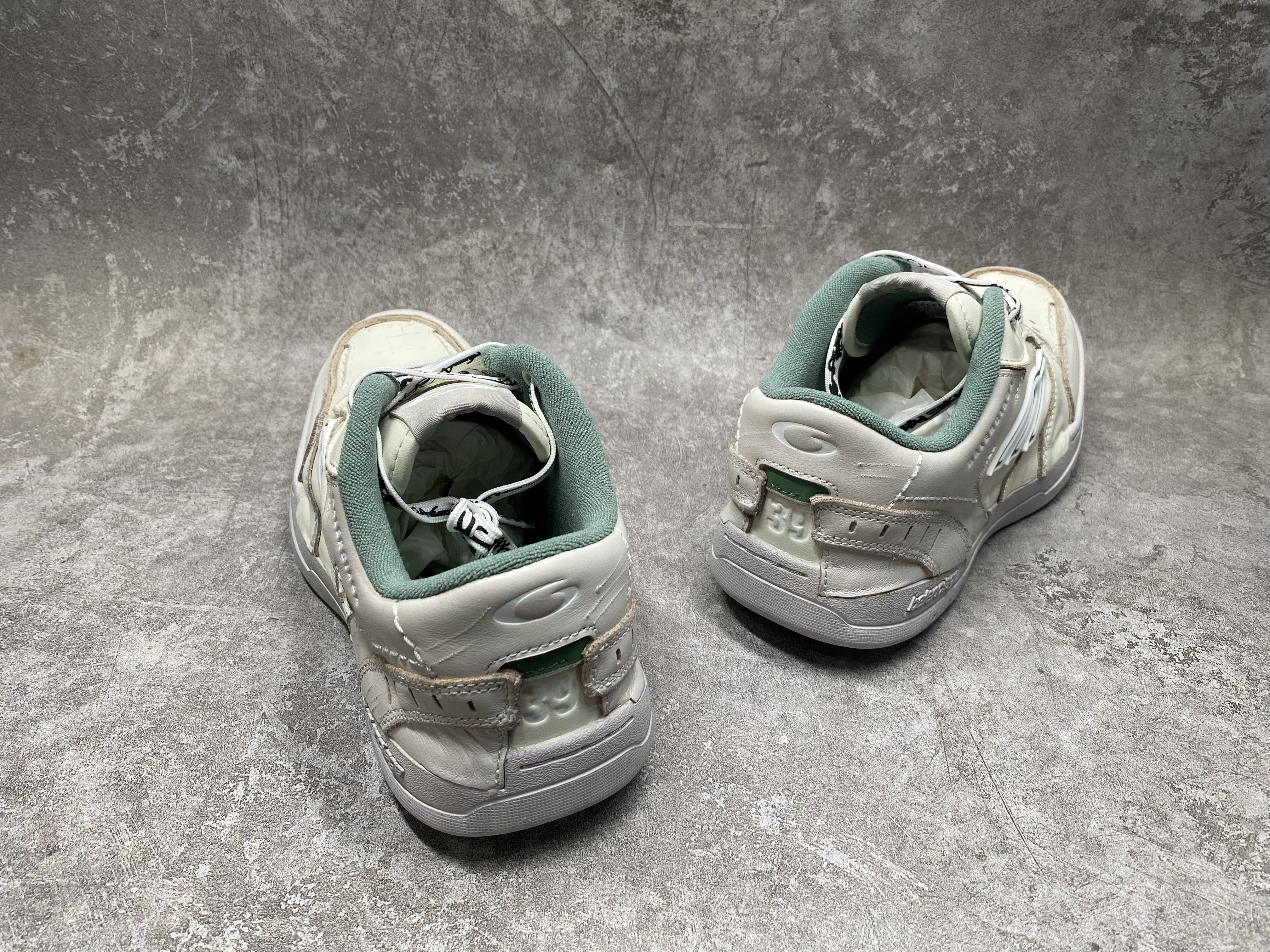 ua Ba*len*cia*ga hamptons worn-out sneaker (run one size large)