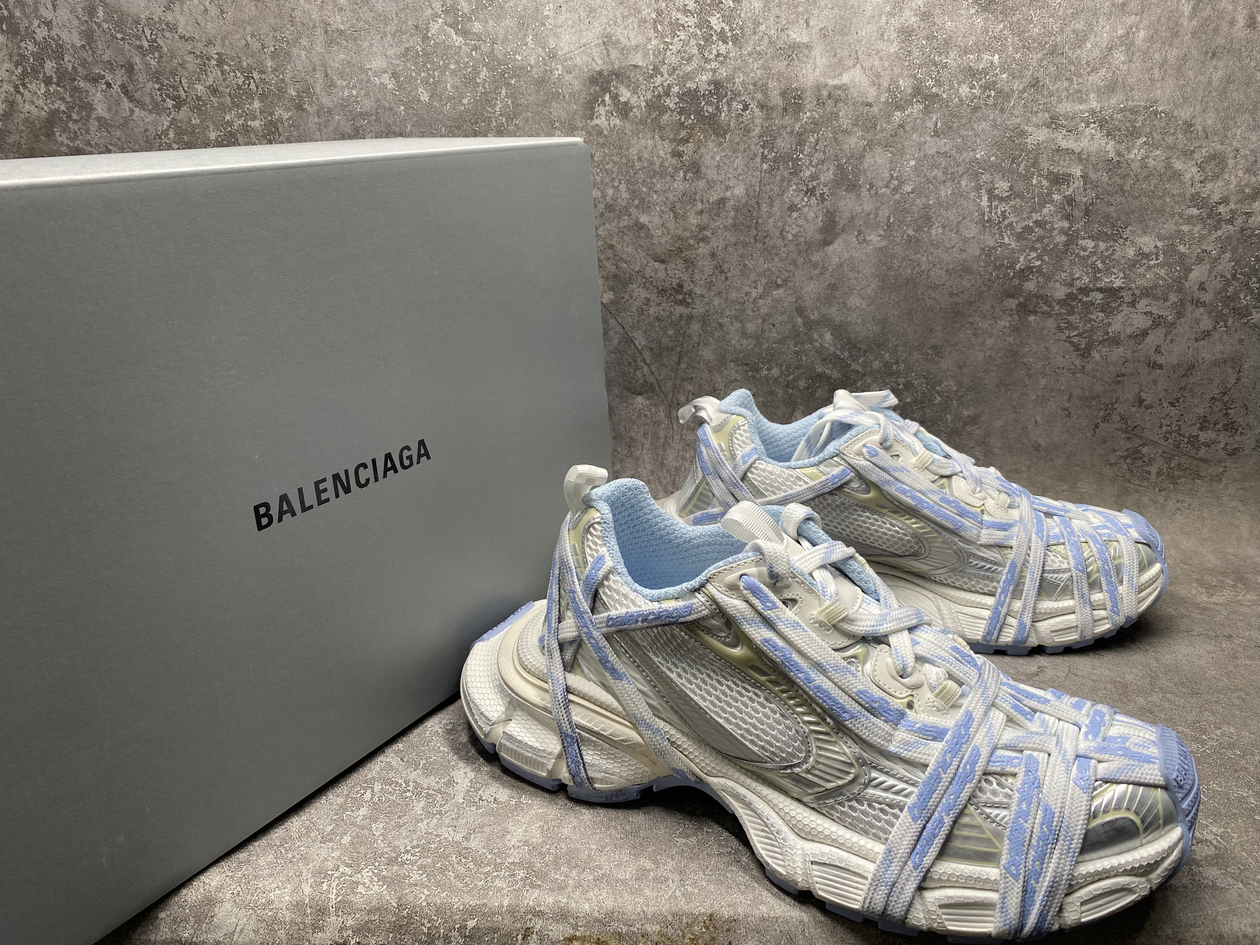 ua Ba*len*cia*ga 3xl extreme laces logo sneaker(run one size large)
