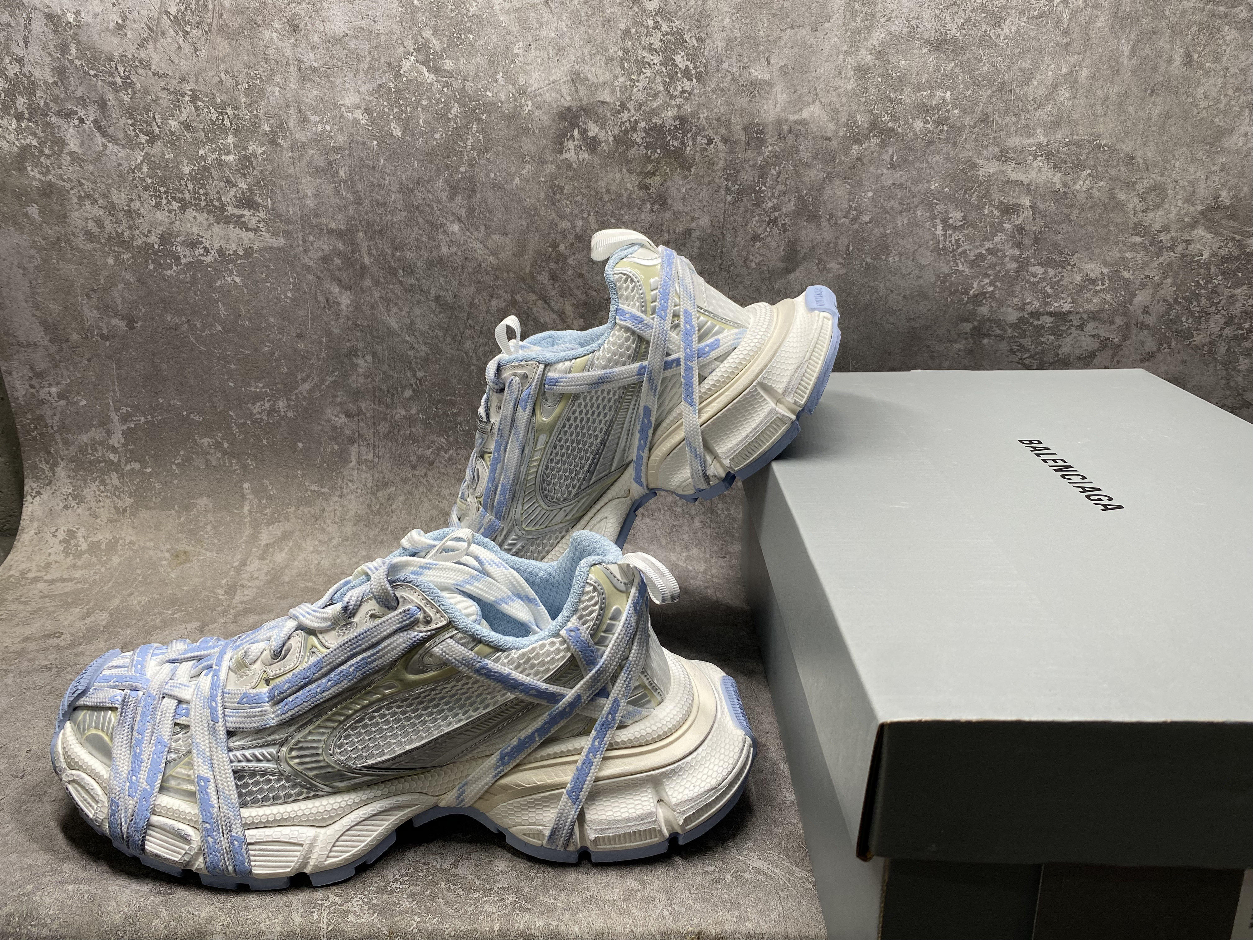 ua Ba*len*cia*ga 3xl extreme laces logo sneaker(run one size large)