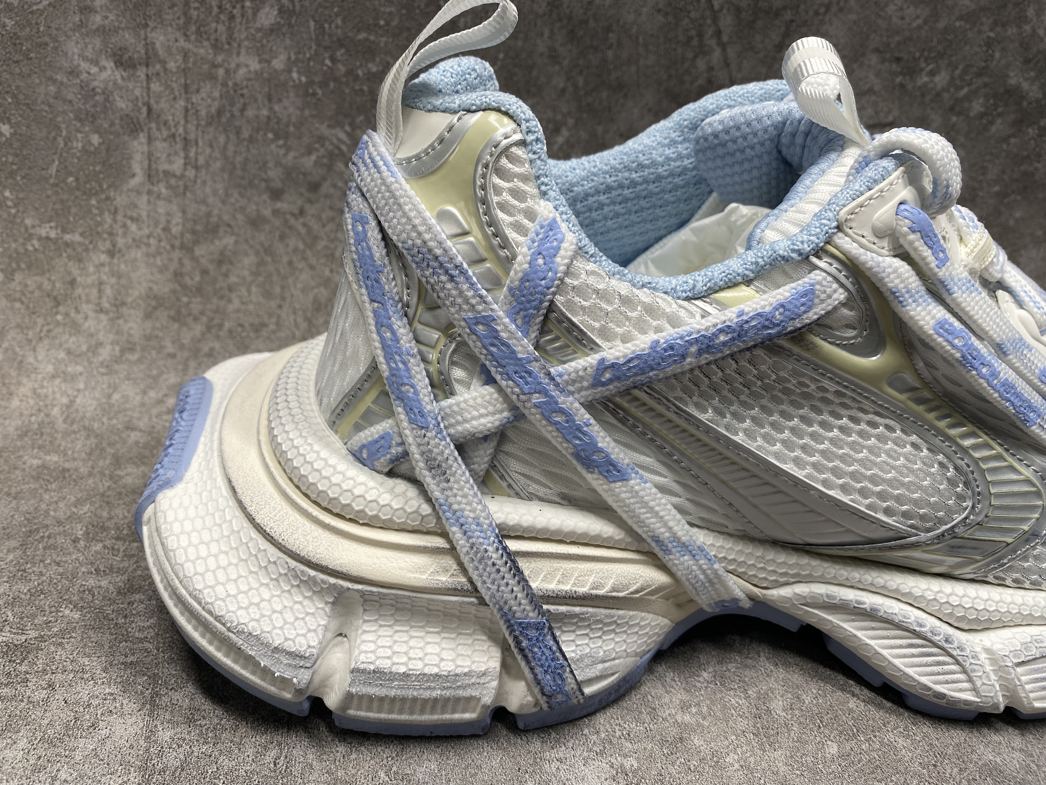 ua Ba*len*cia*ga 3xl extreme laces logo sneaker(run one size large)