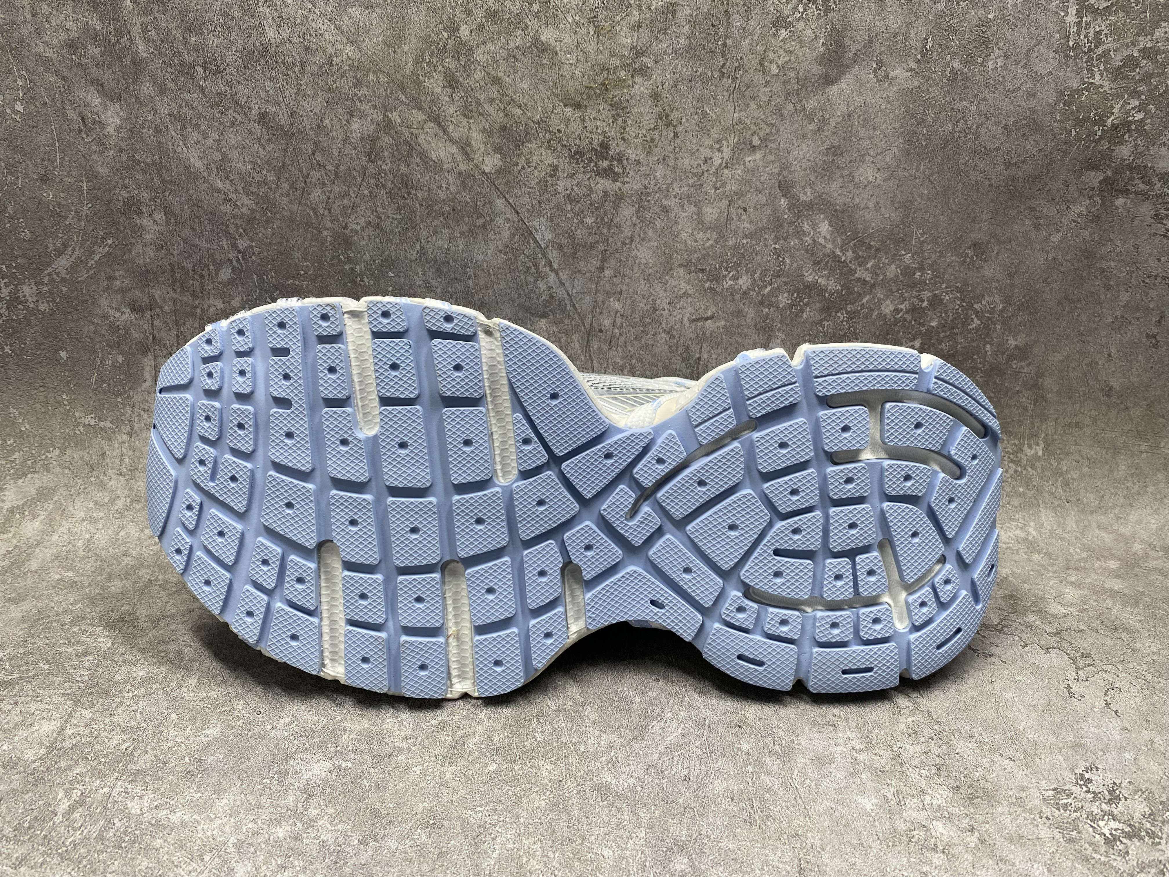 ua Ba*len*cia*ga 3xl extreme laces logo sneaker(run one size large)