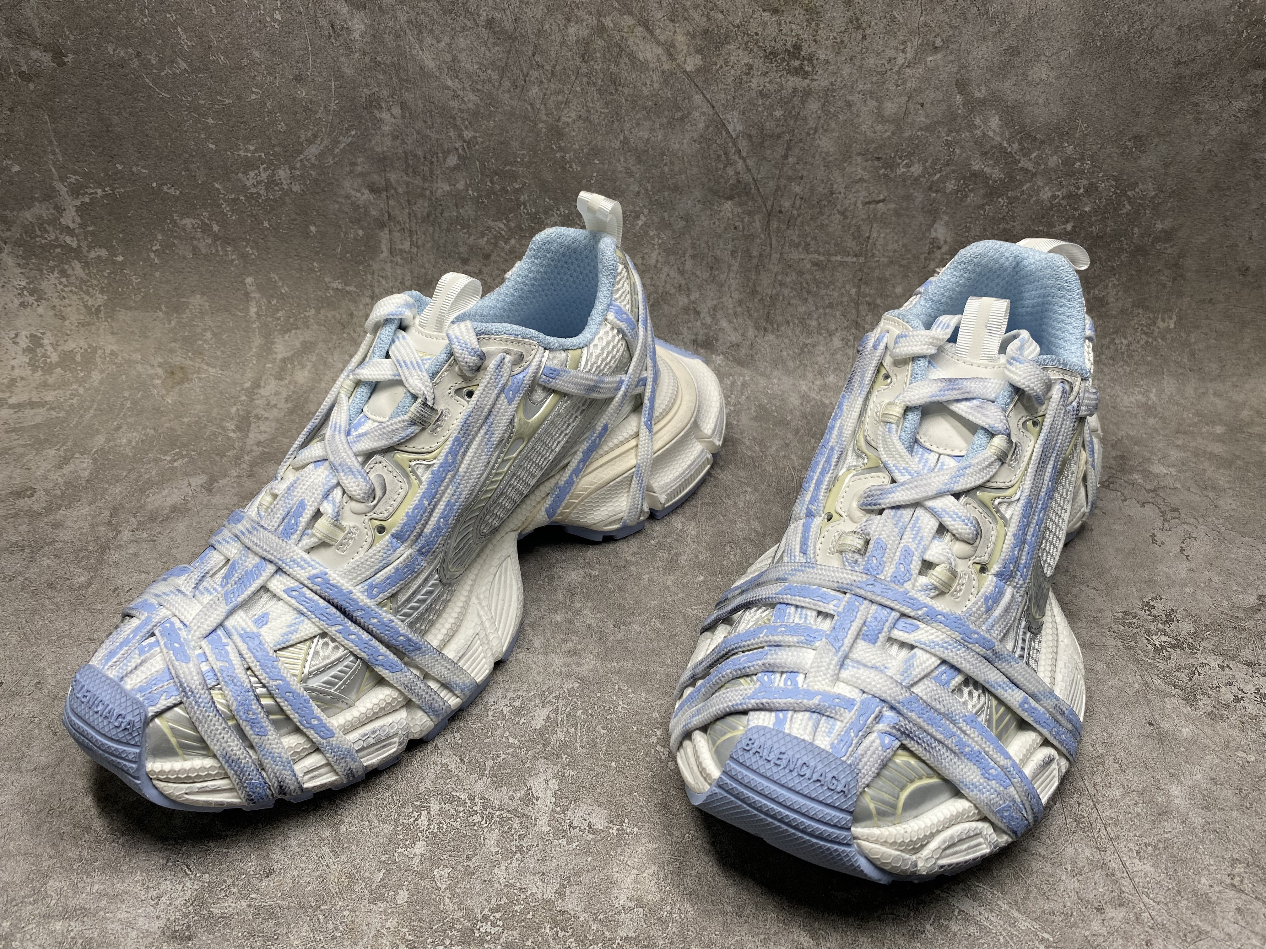 ua Ba*len*cia*ga 3xl extreme laces logo sneaker(run one size large)