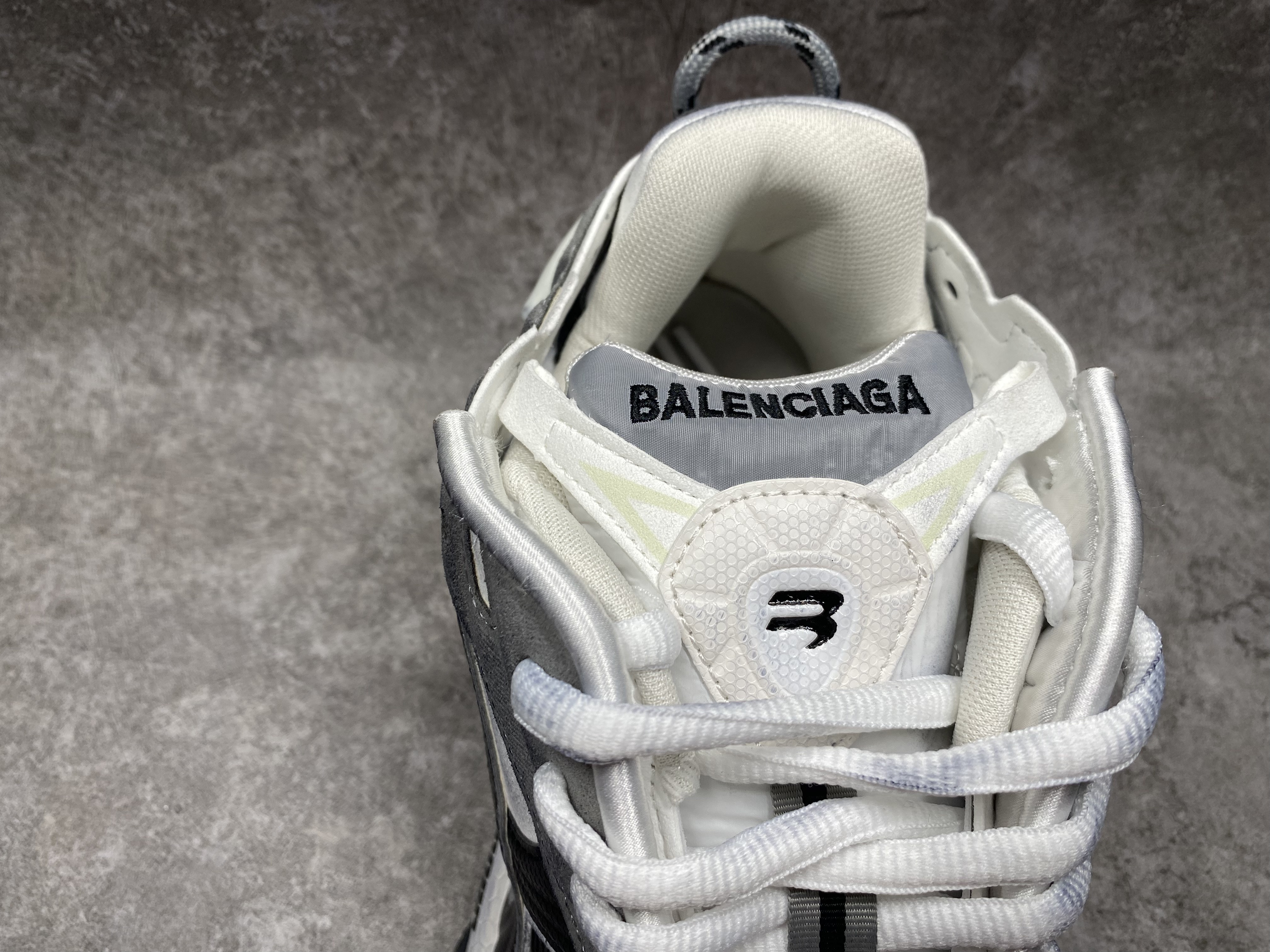 ua Ba*len*cia*ga runner sneaker