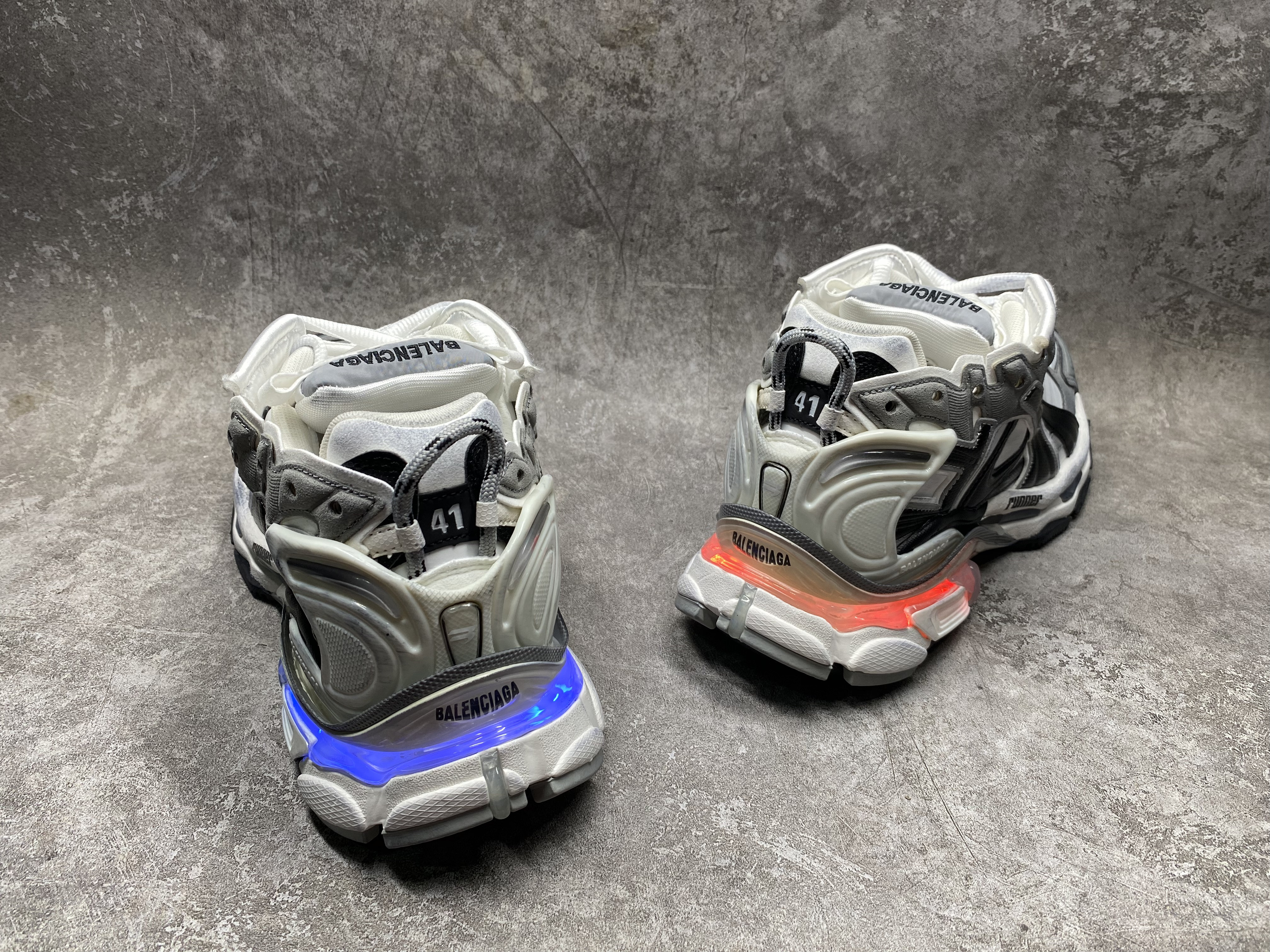 ua Ba*len*cia*ga runner sneaker