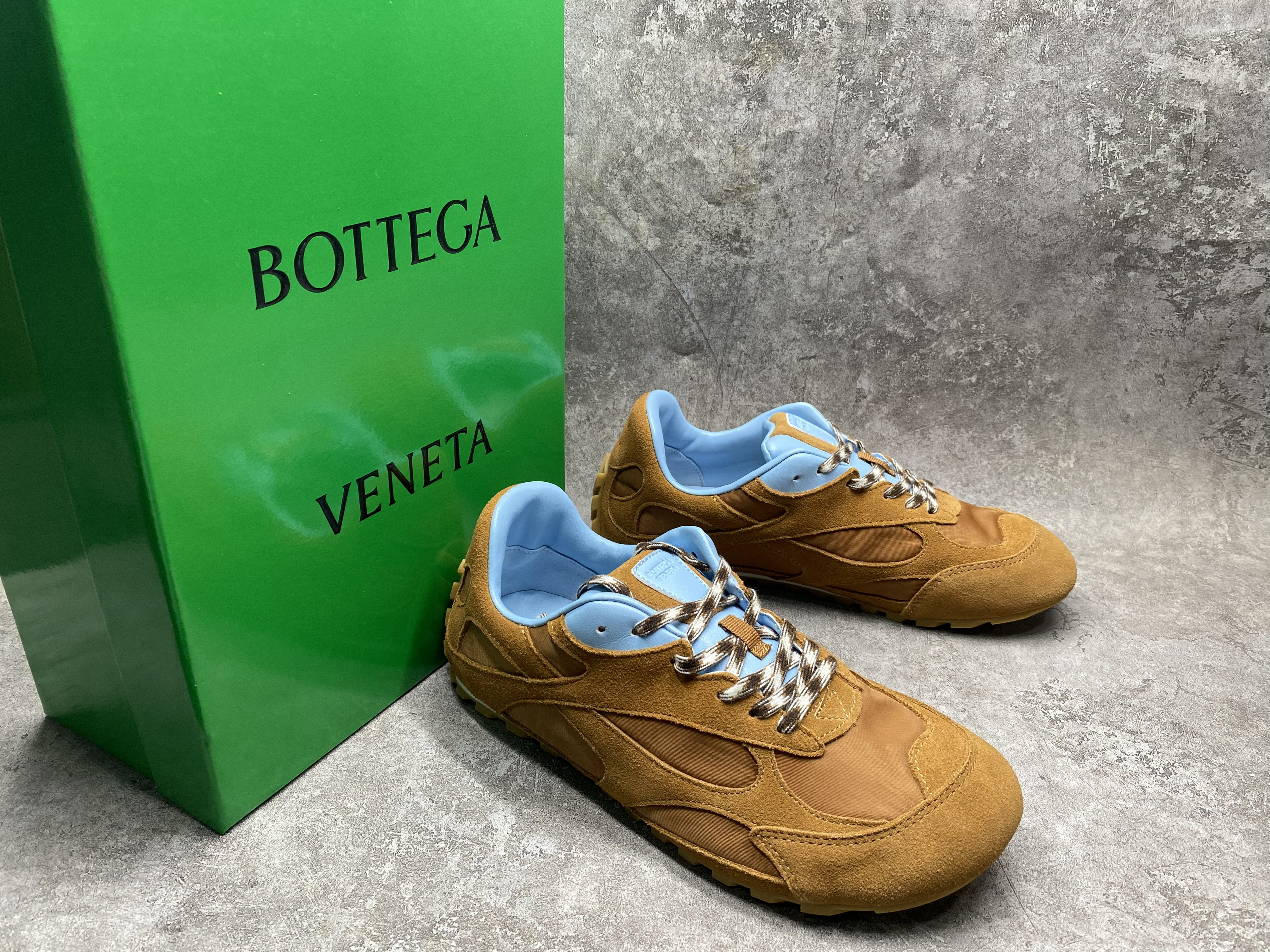 ua bo*te*ga Ve*ne*ta orbit flash sneaker