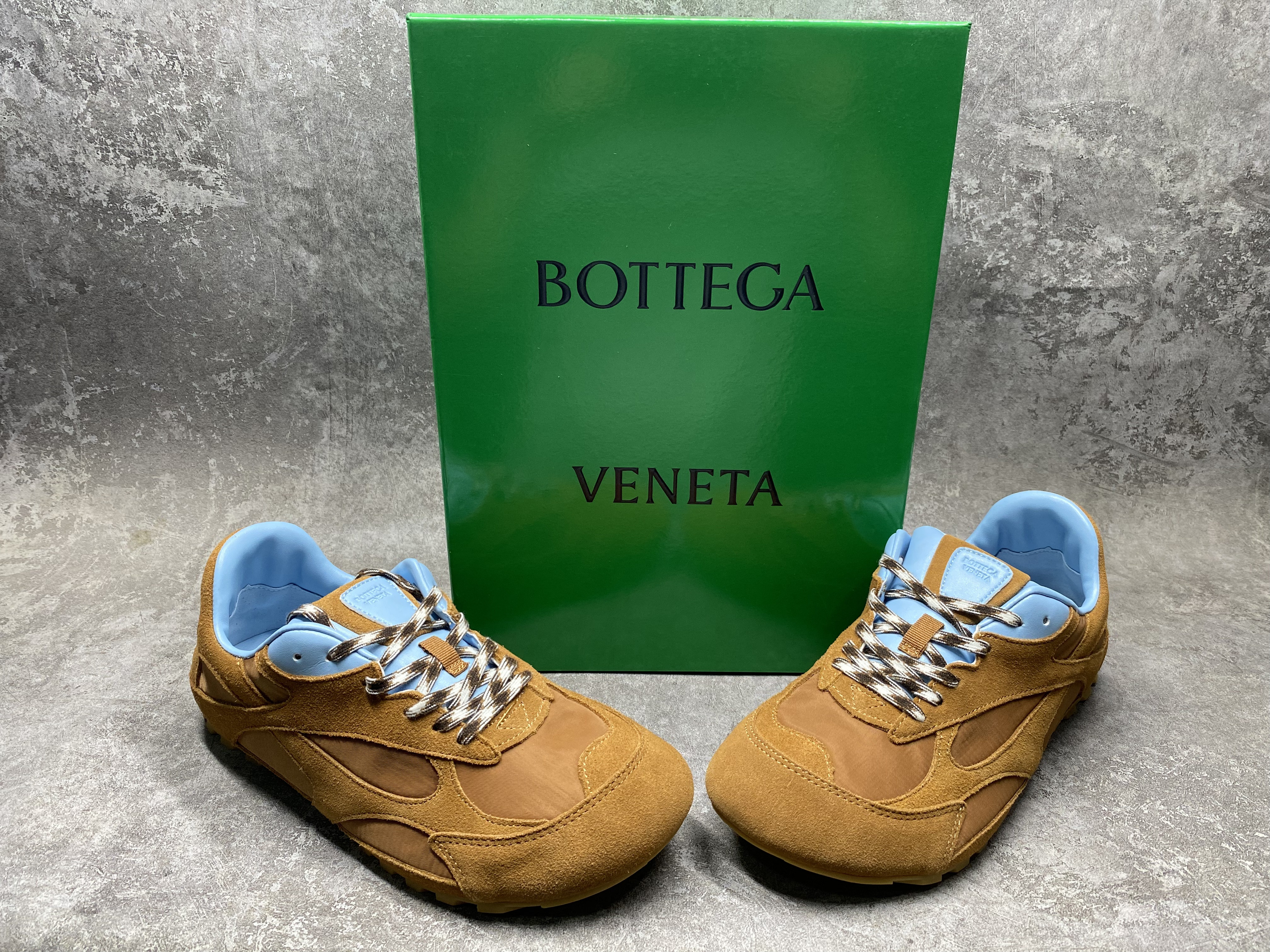 ua bo*te*ga Ve*ne*ta orbit flash sneaker