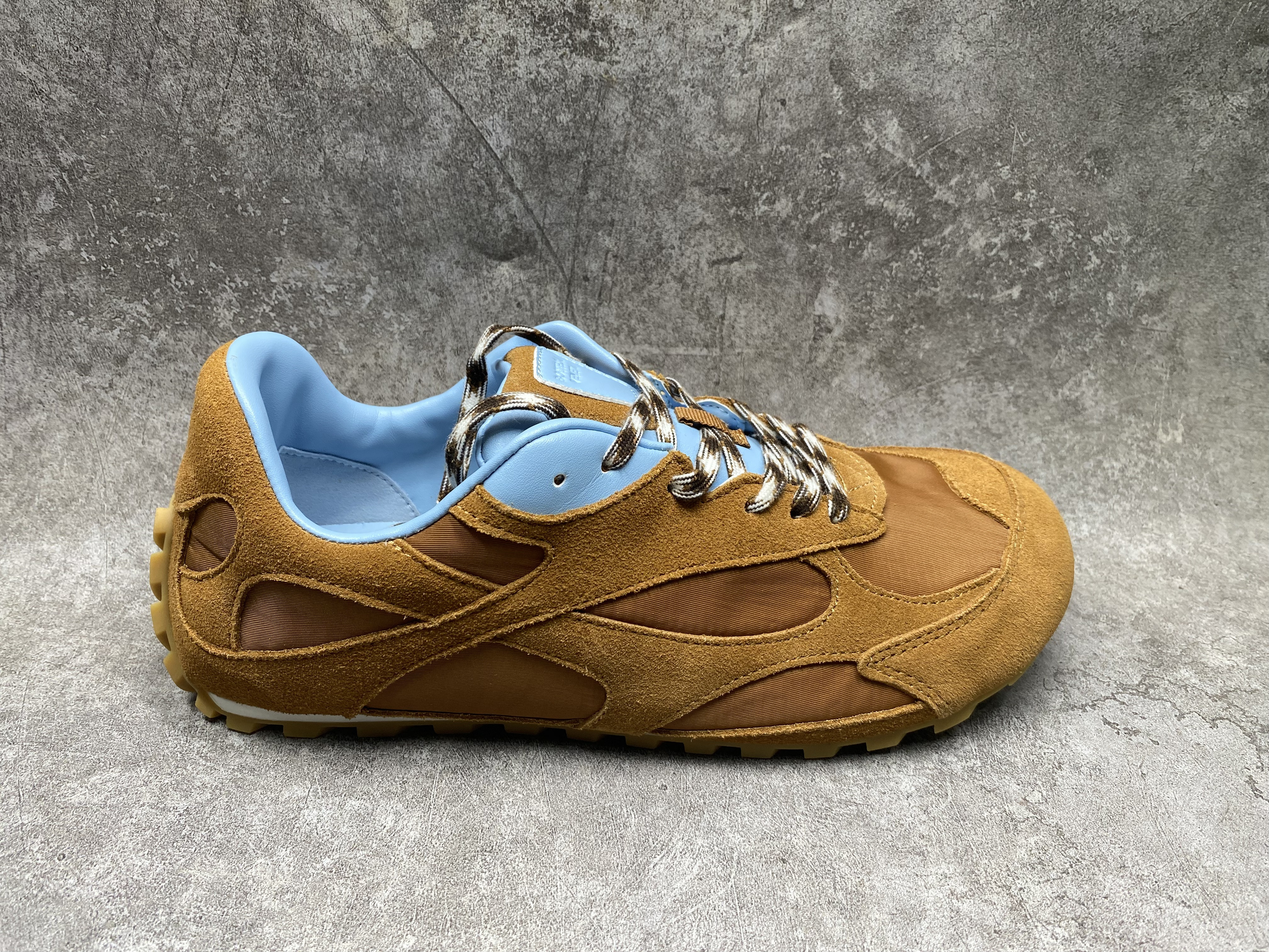 ua bo*te*ga Ve*ne*ta orbit flash sneaker