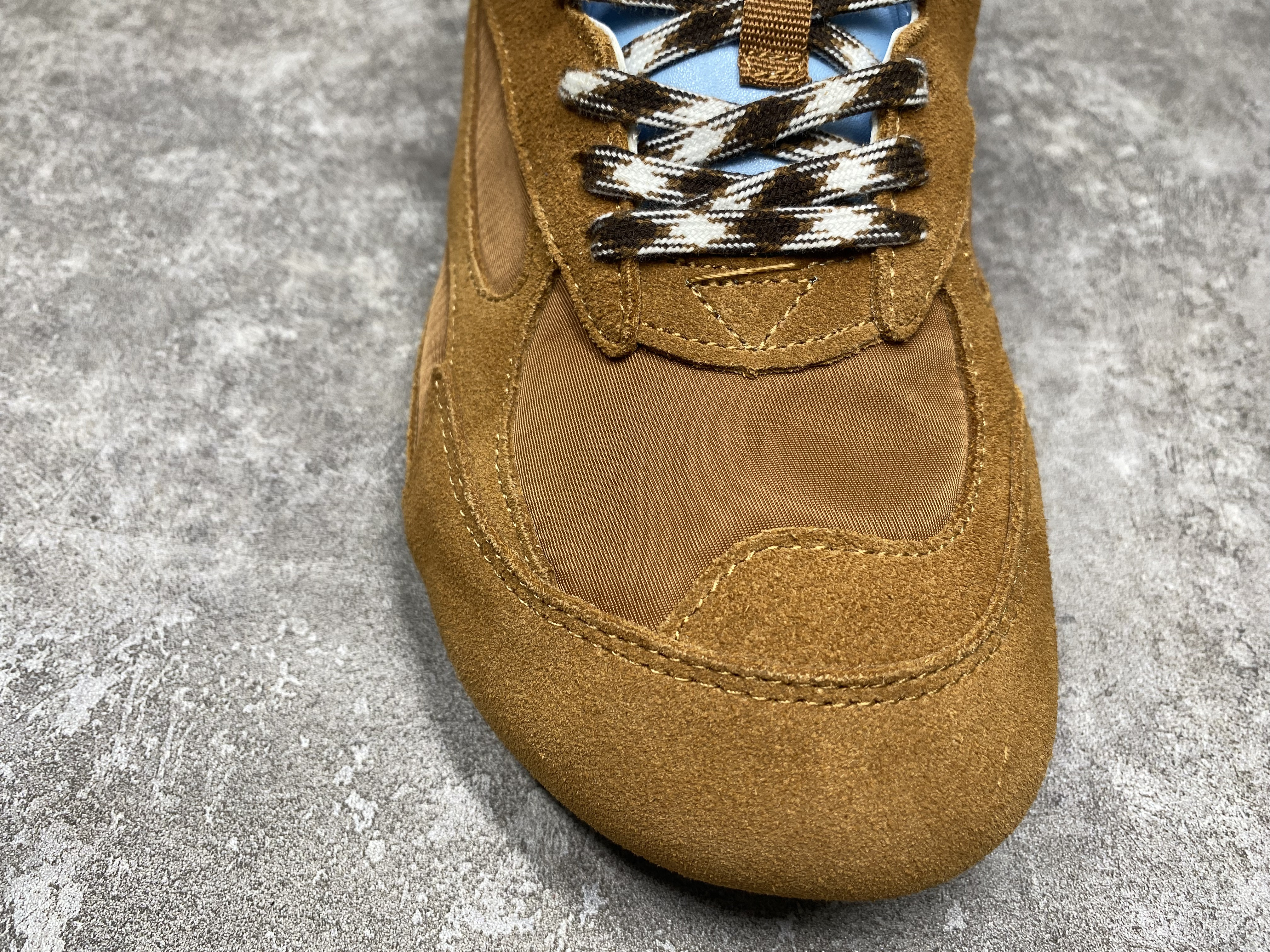ua bo*te*ga Ve*ne*ta orbit flash sneaker