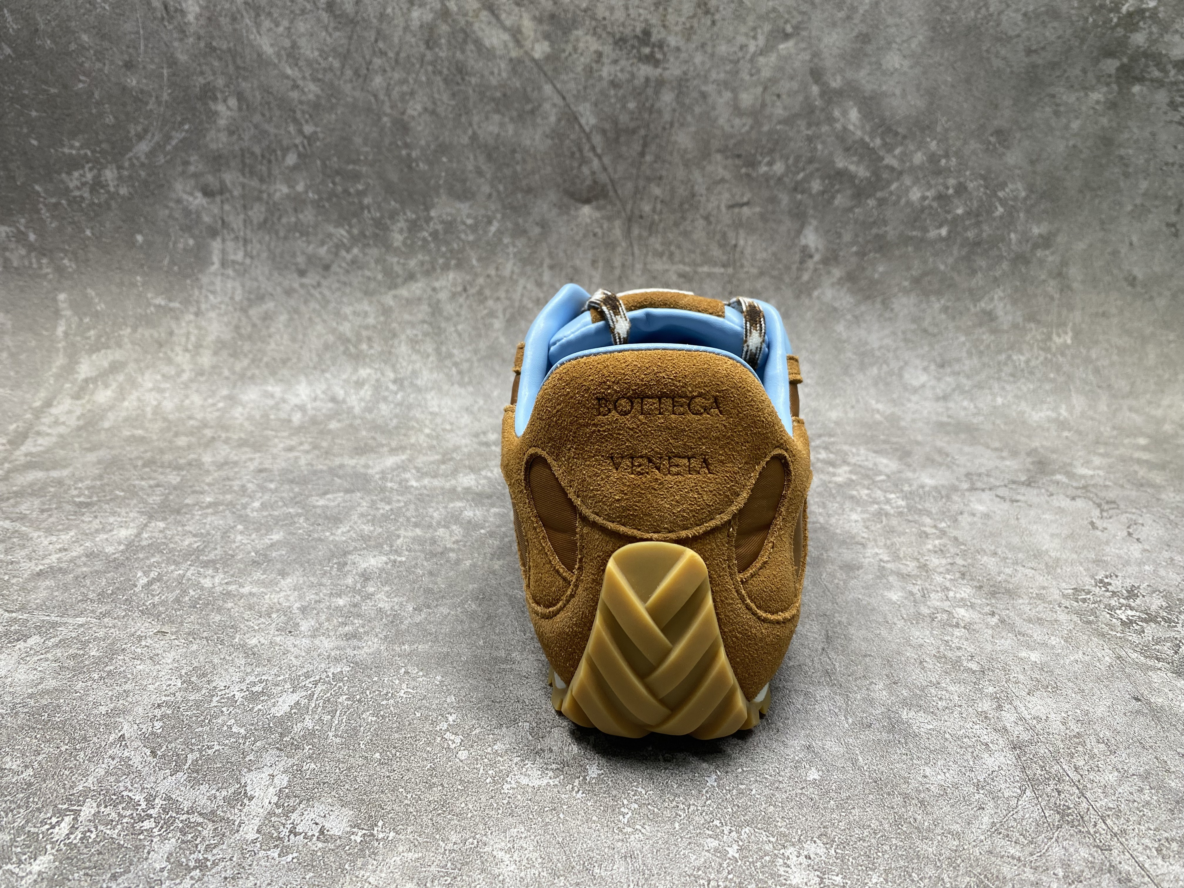 ua bo*te*ga Ve*ne*ta orbit flash sneaker