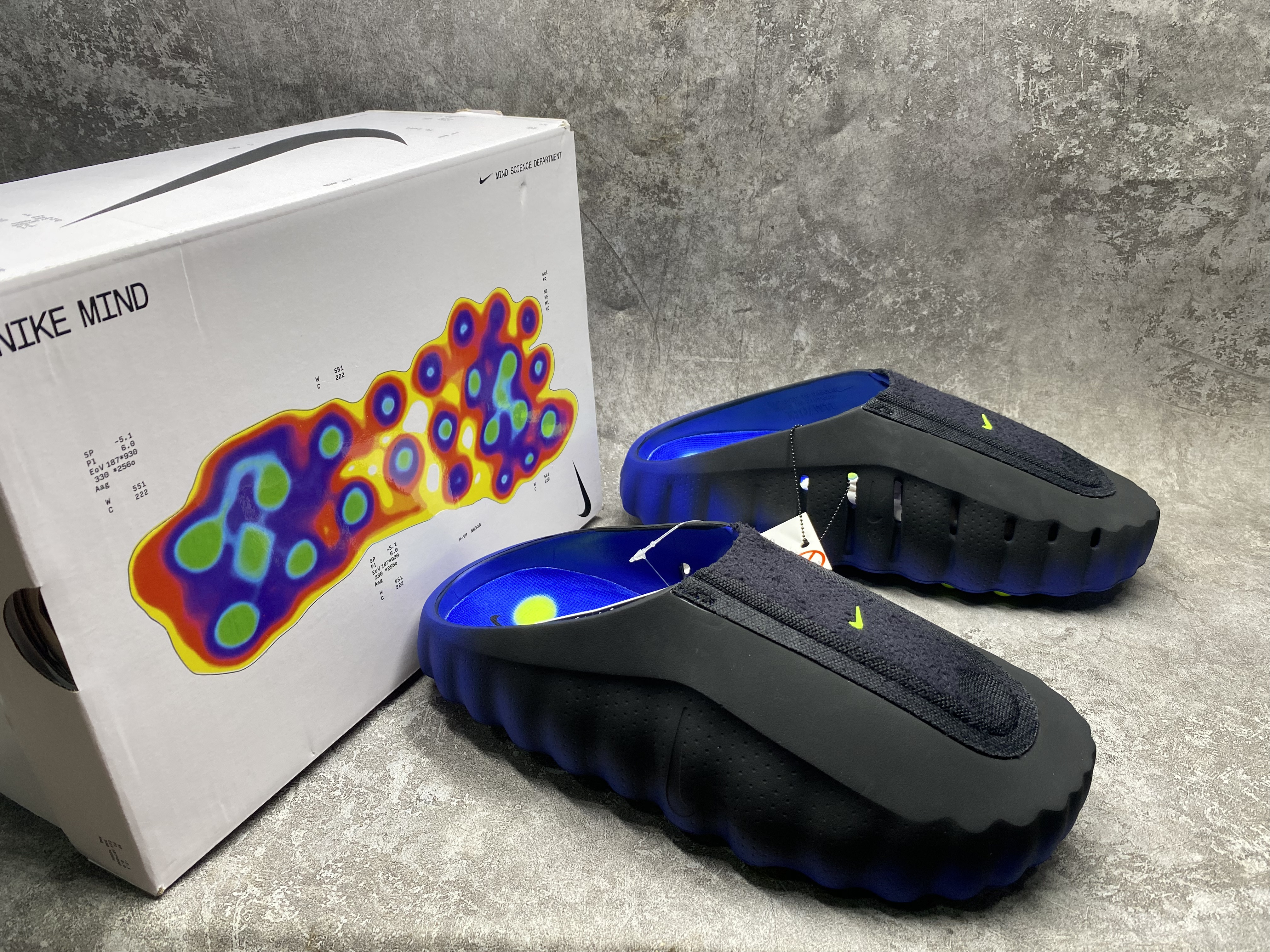 Nike Mind 001 Slide (Runs one size small)