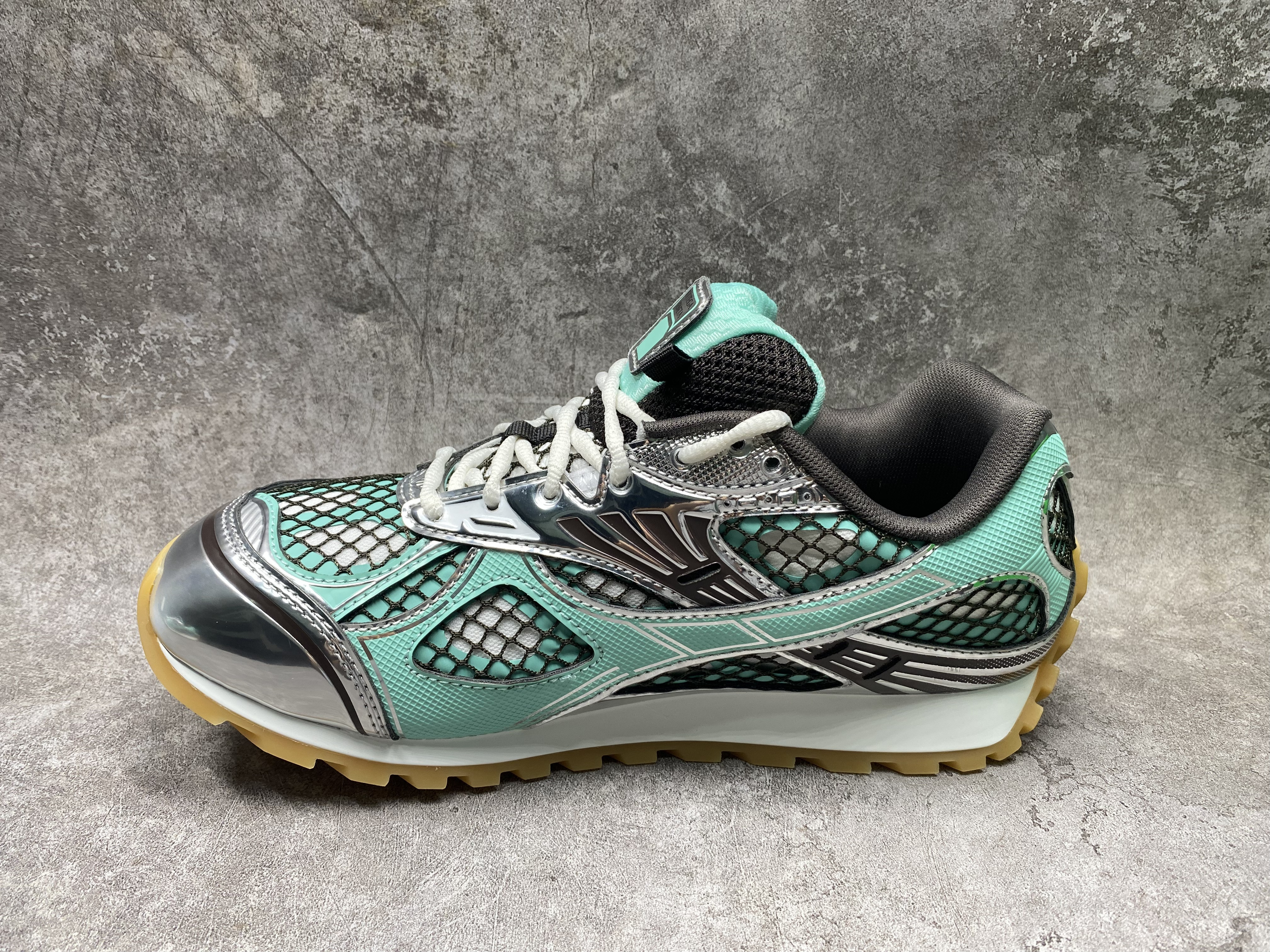 ua bo*te*ga Ve*ne*ta orbit sneaker