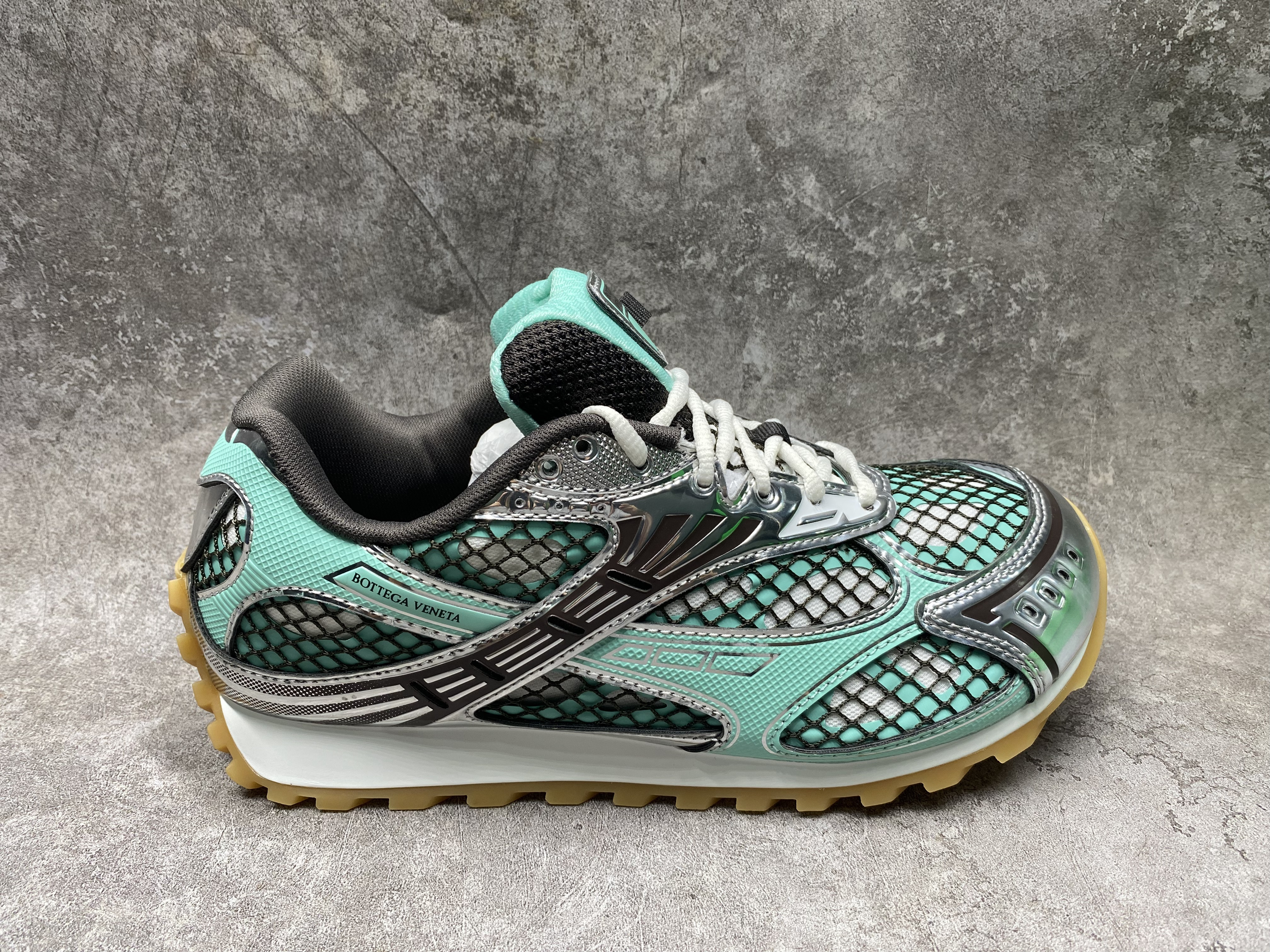 ua bo*te*ga Ve*ne*ta orbit sneaker