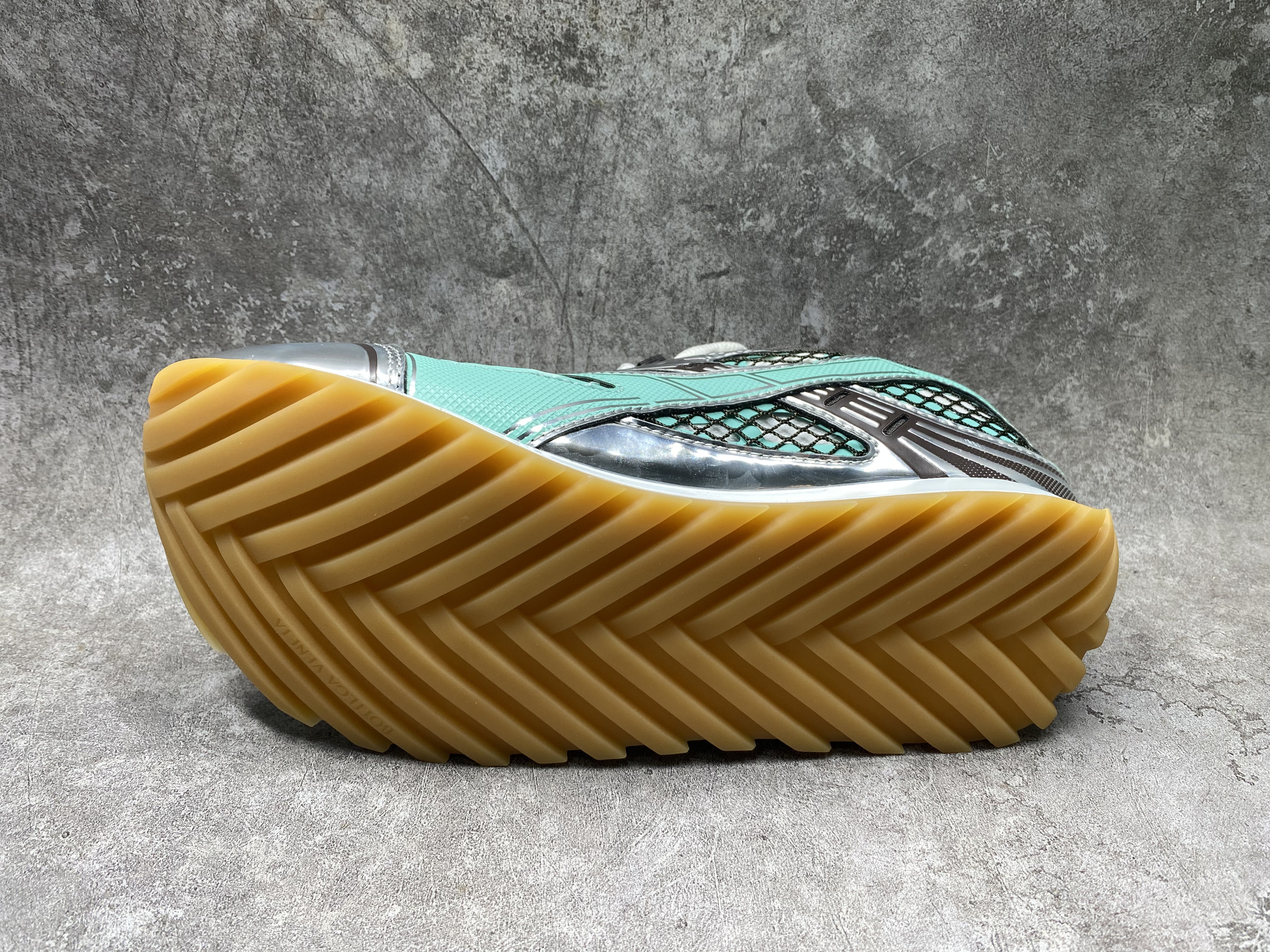 ua bo*te*ga Ve*ne*ta orbit sneaker