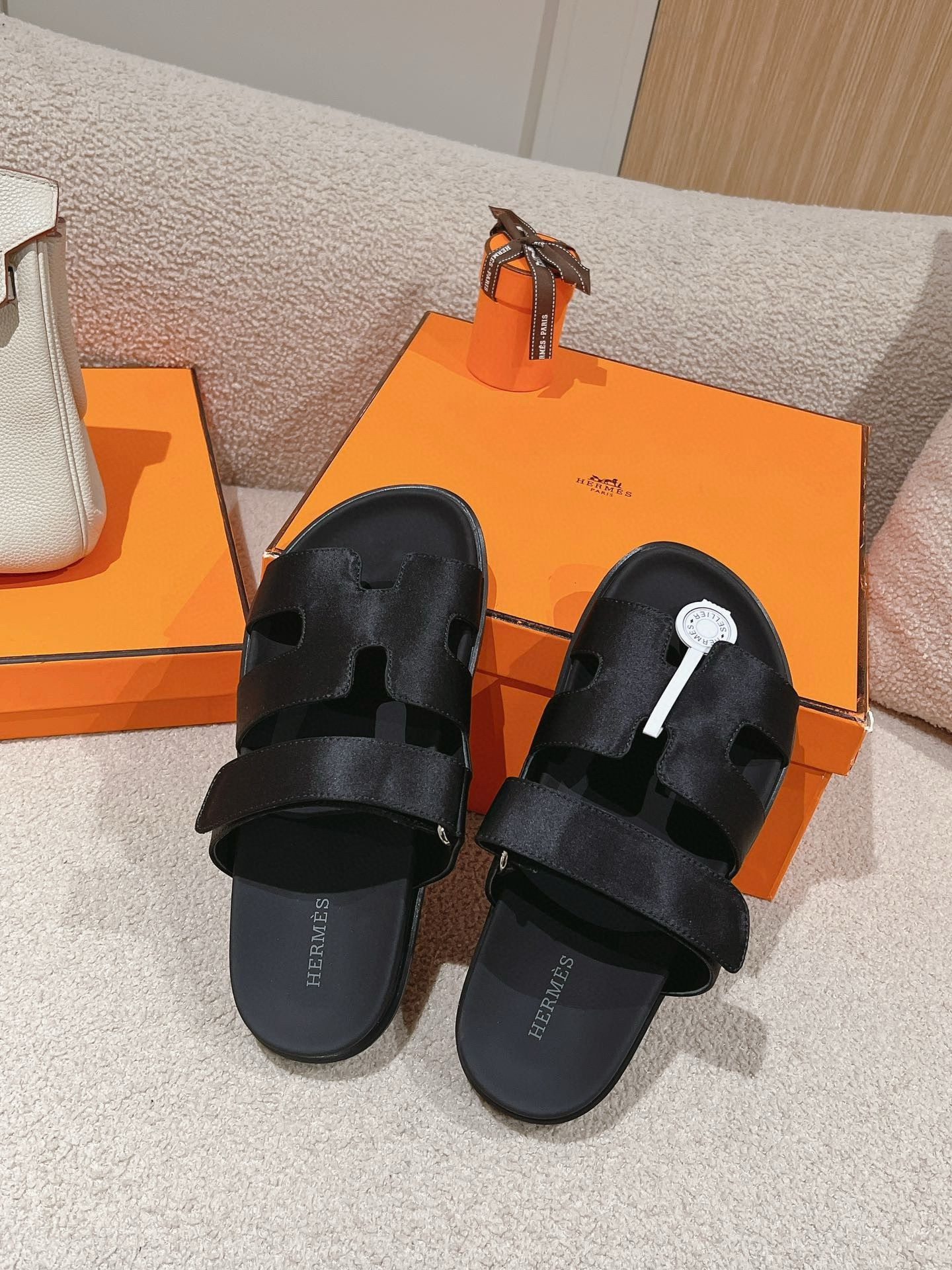ua H**mes chypre sandal
