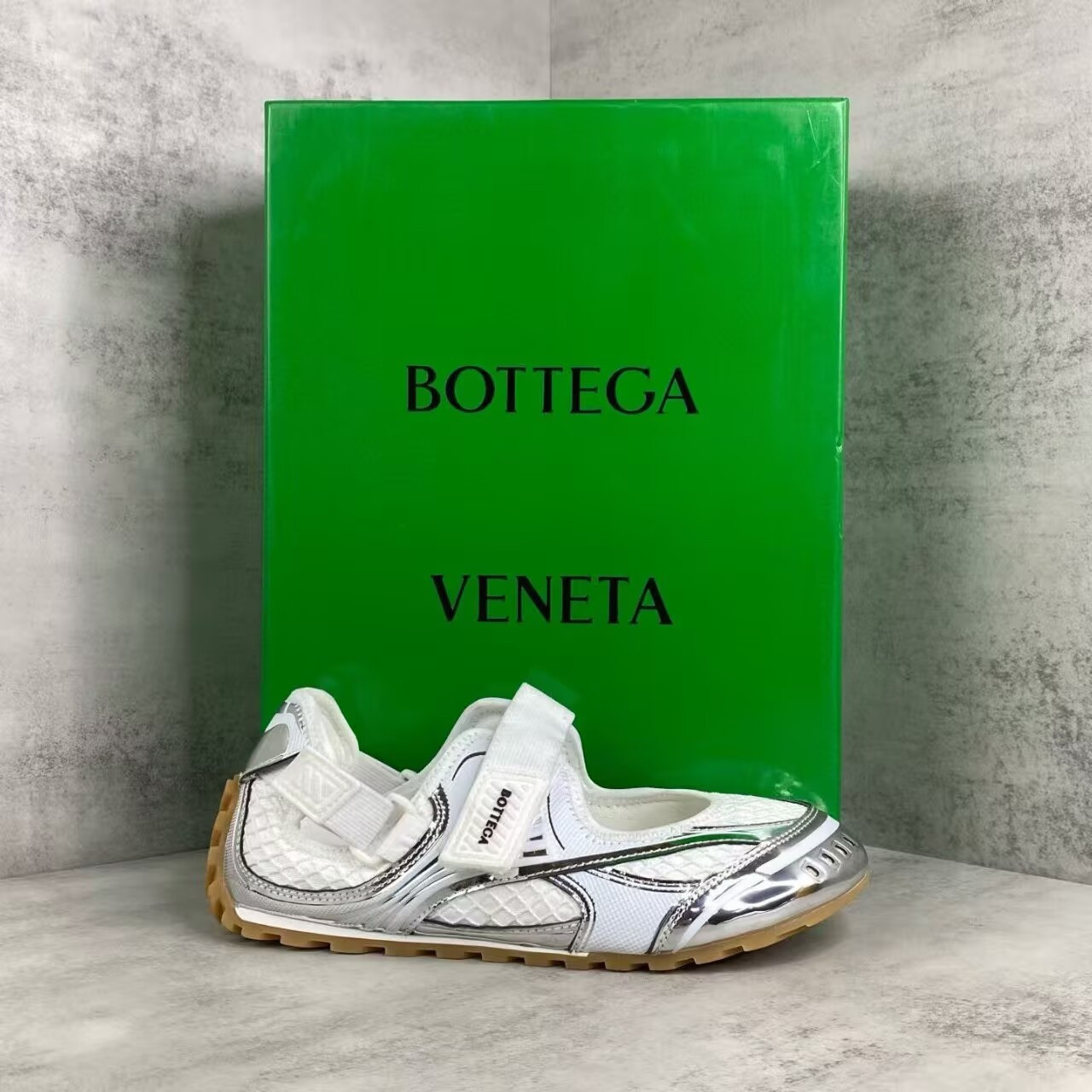 ua bo*te*ga Ve*ne*ta orbit flash mary-jane sneaker