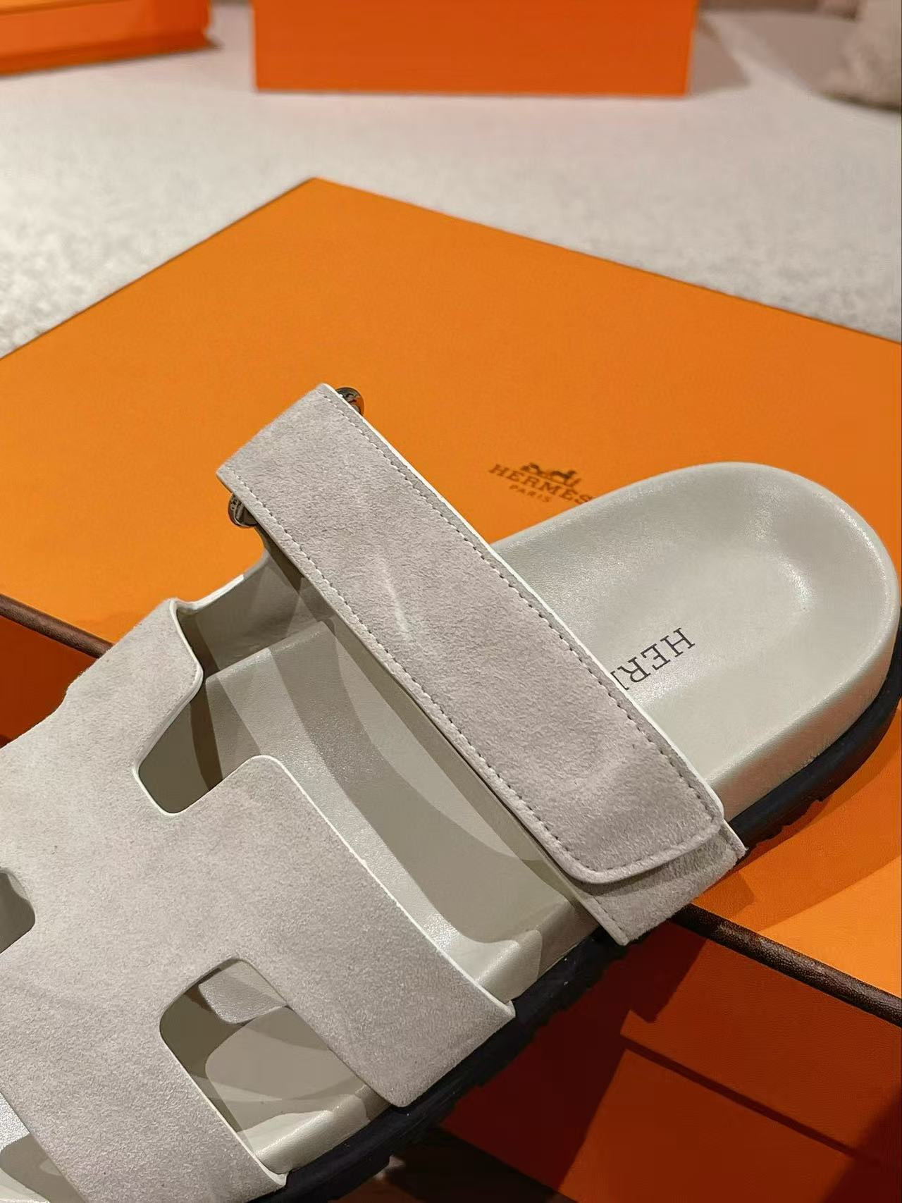 ua H**mes chypre sandal