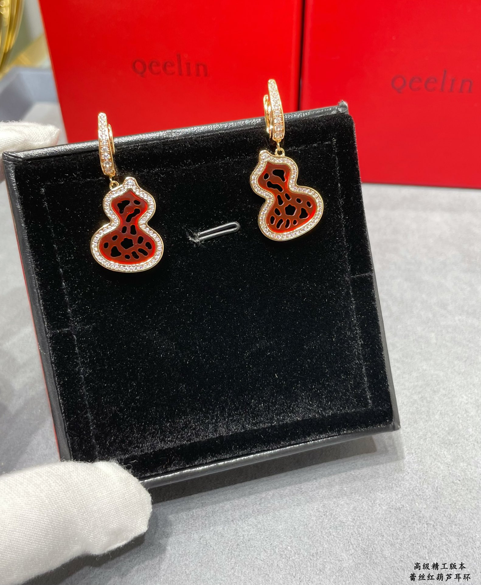Qee1in lace gourd earrings