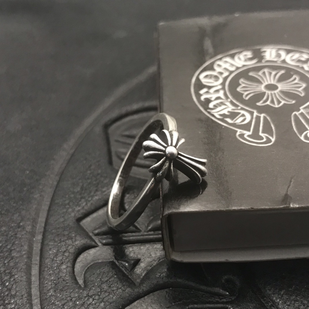 Ch**me He**ts small cross flower ring