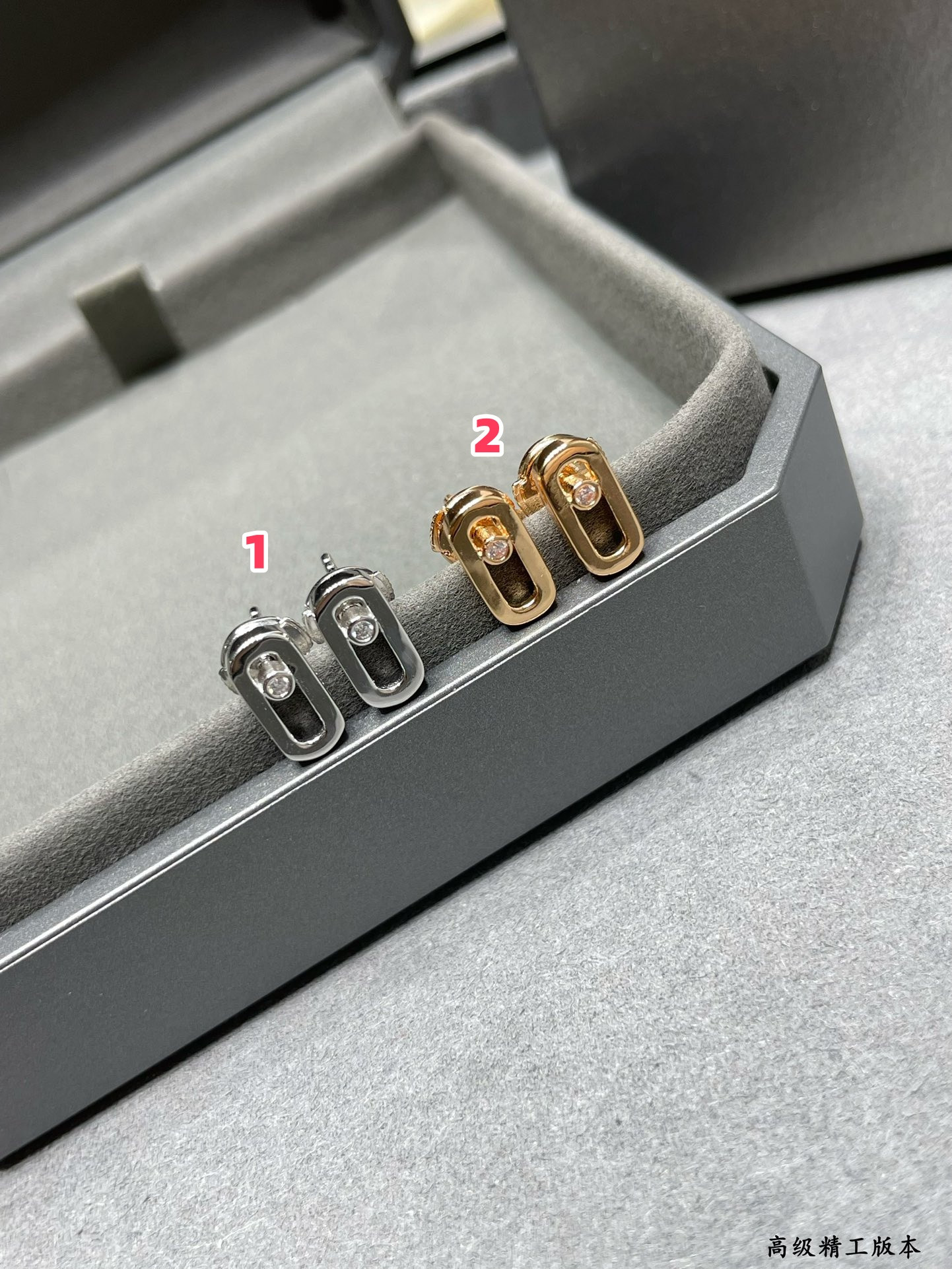 Mes1kaa small polished moving stud earrings
