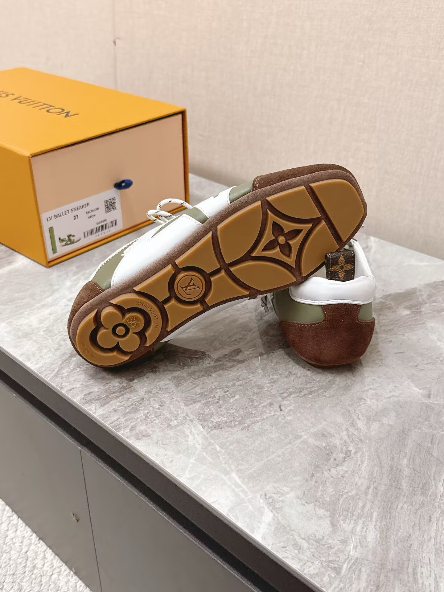 UA LV Sneaker