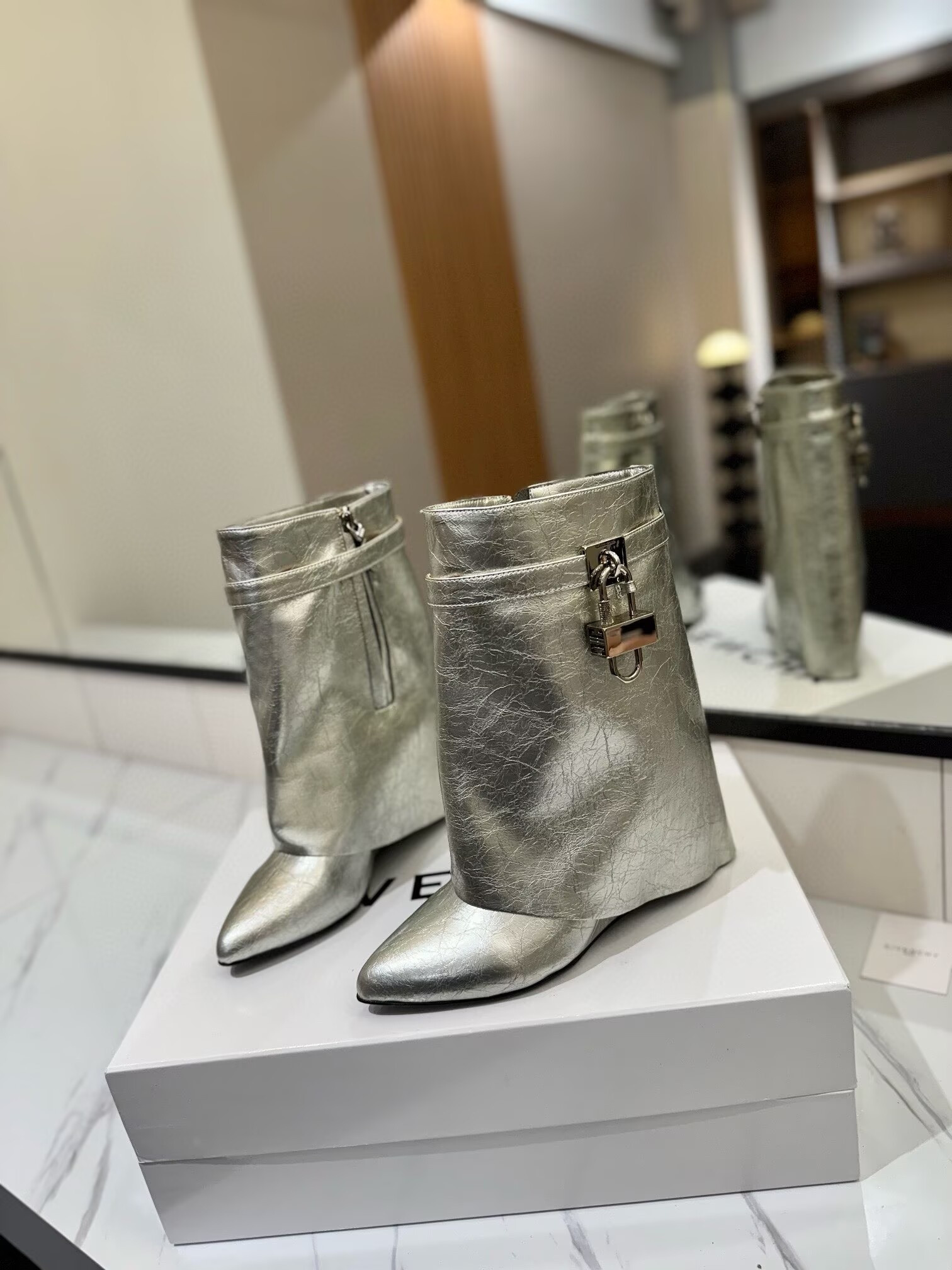 ua G1uenchy boots