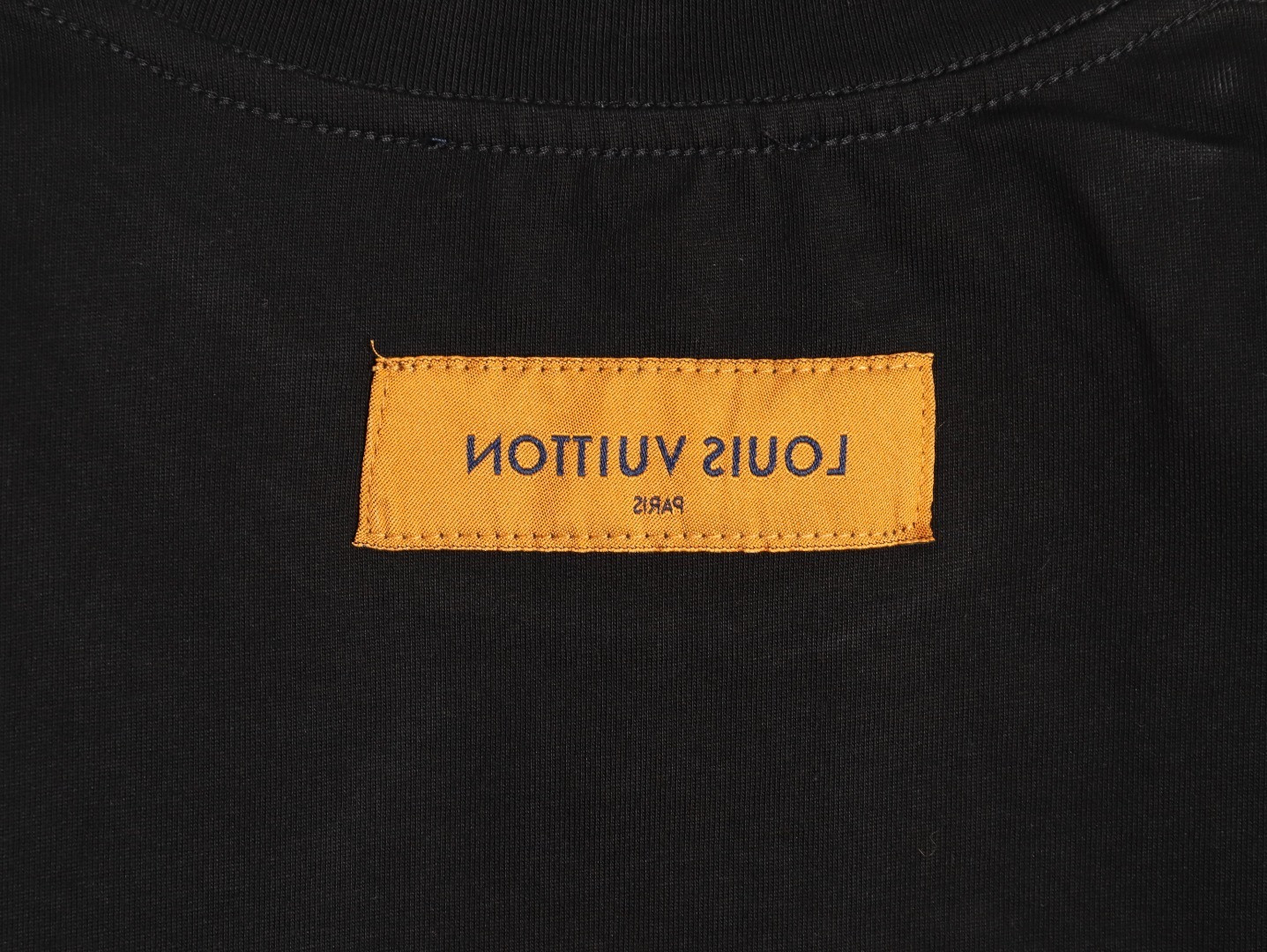l0*is V*t0n long-sleeved t-shirt