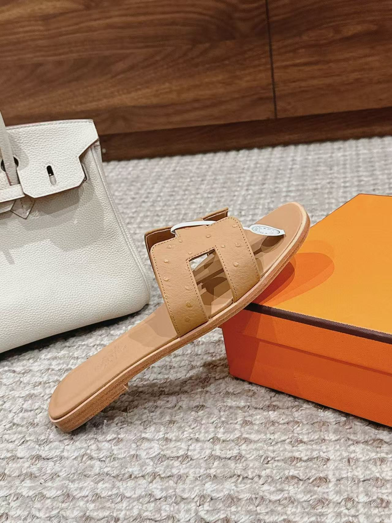 ua H**mes oran sandal