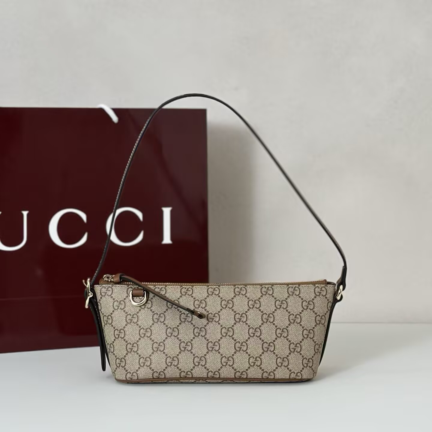 G*u*i gg emblem small shoulder bag 27x10.5x9cm