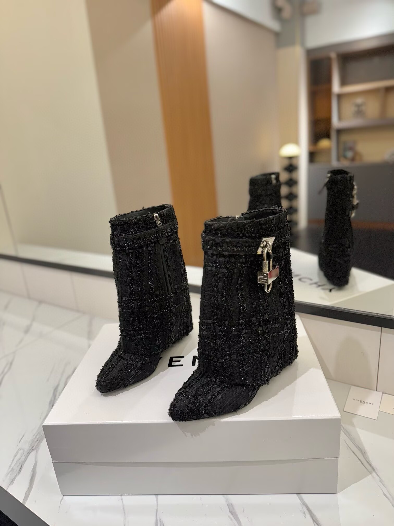 ua G1uenchy boots