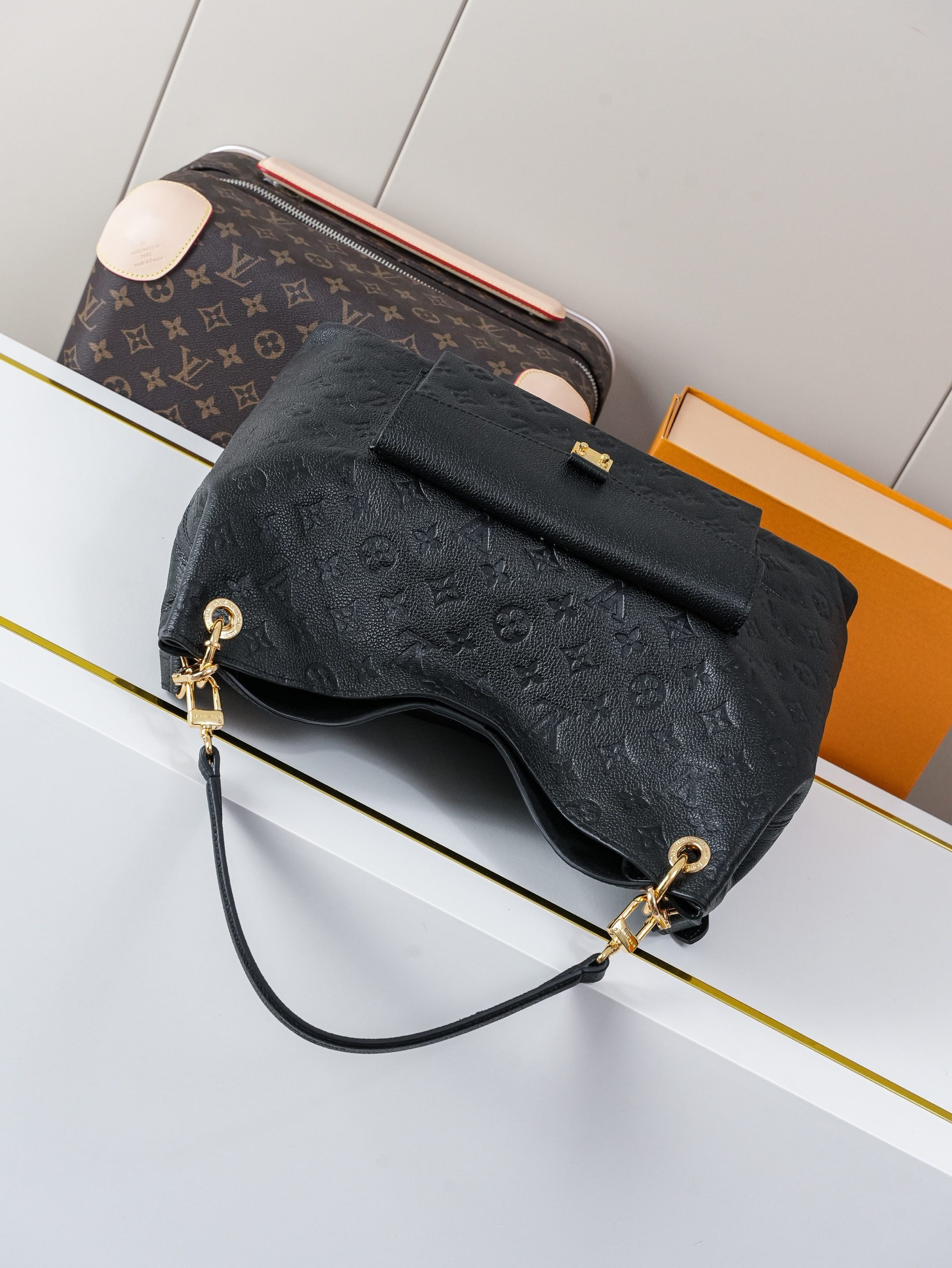 LV Hobo Métis M27189 35x32.5x10cm Without Box