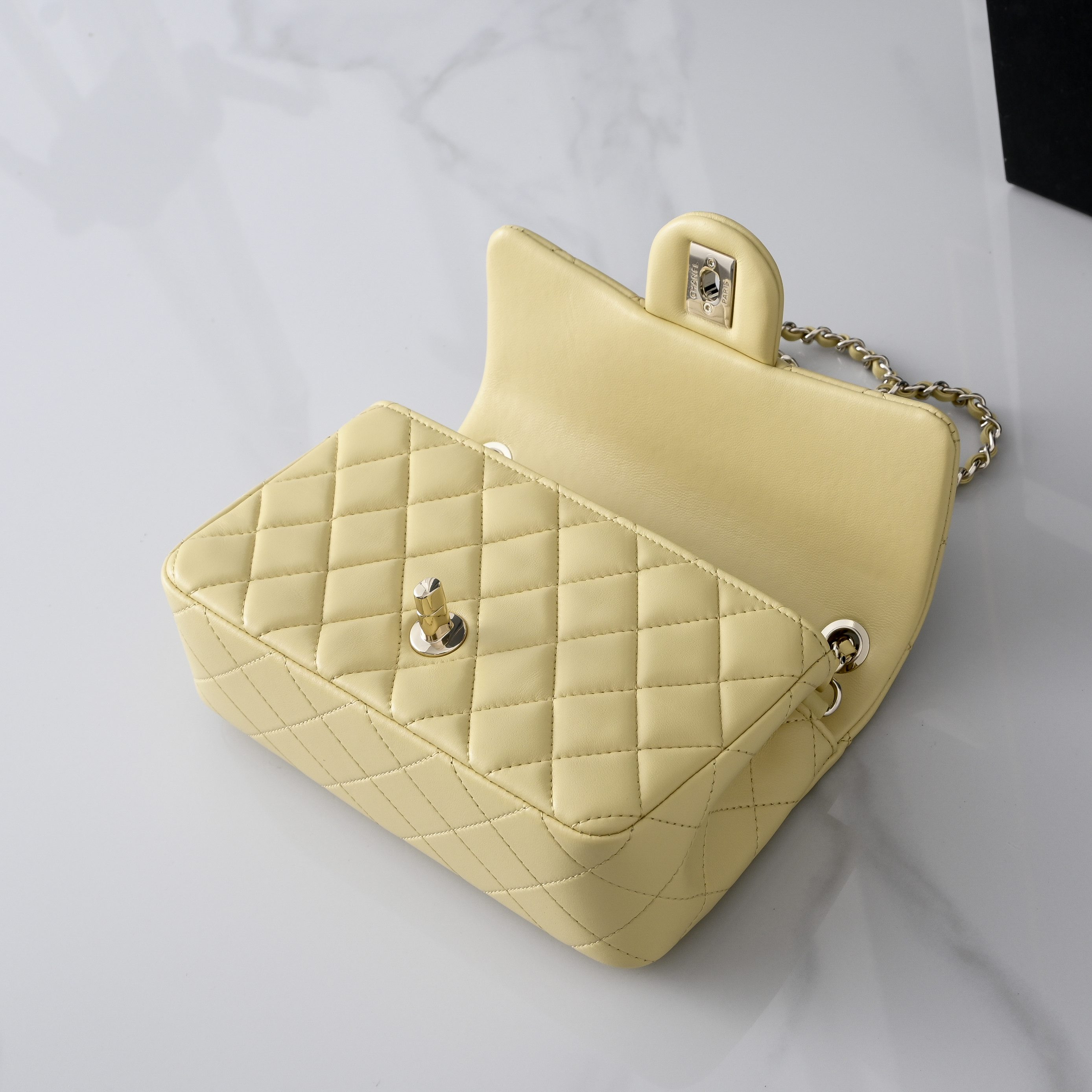 Ch*el classic flap handbag cf light gold hardware as5759 20x13x7cm