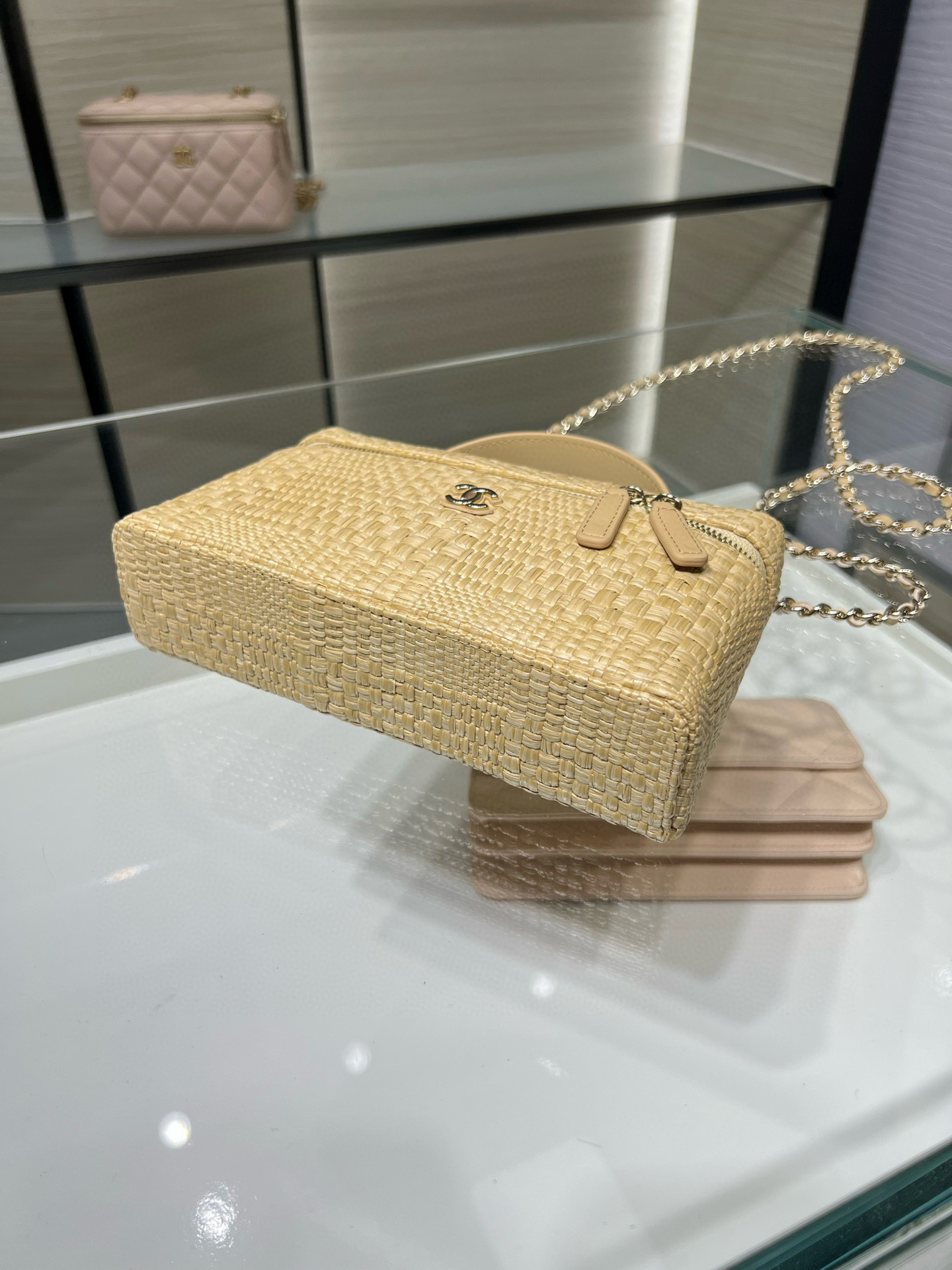 Ch*el classic vanity with chain ap4385 17x19.5x5cm