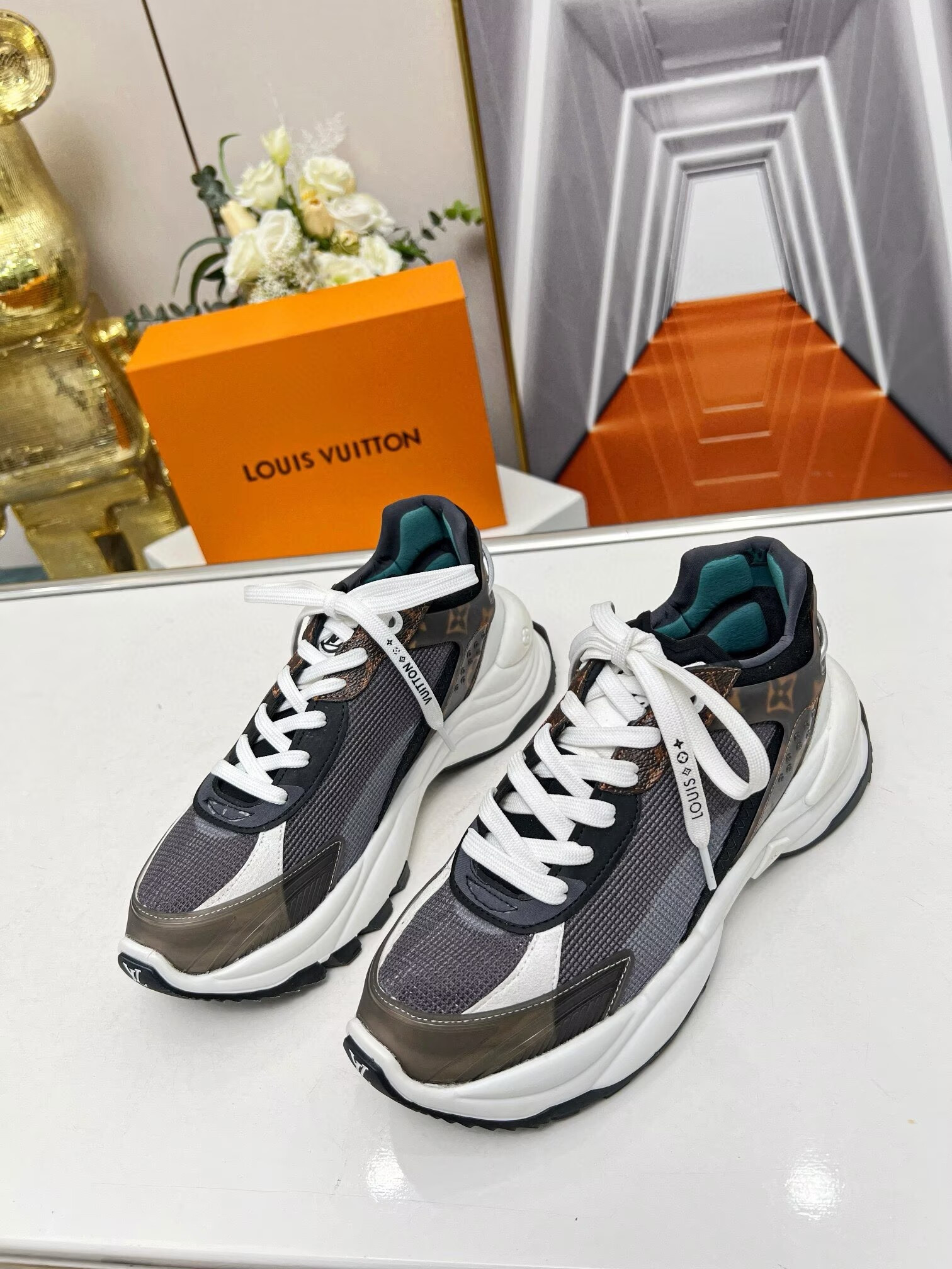 UA LV Run 55 Sneaker