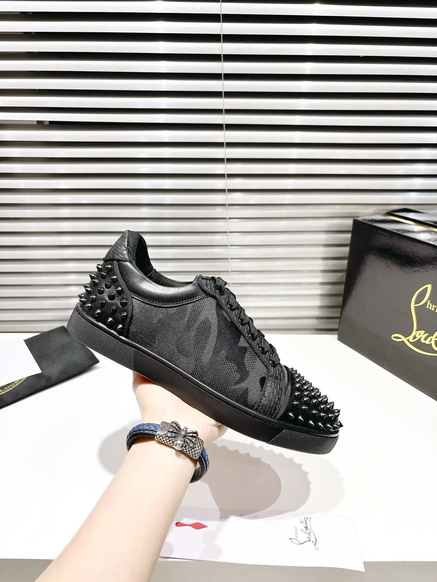 ua Ch**an louboutin seavaste 2 orlato sneakers