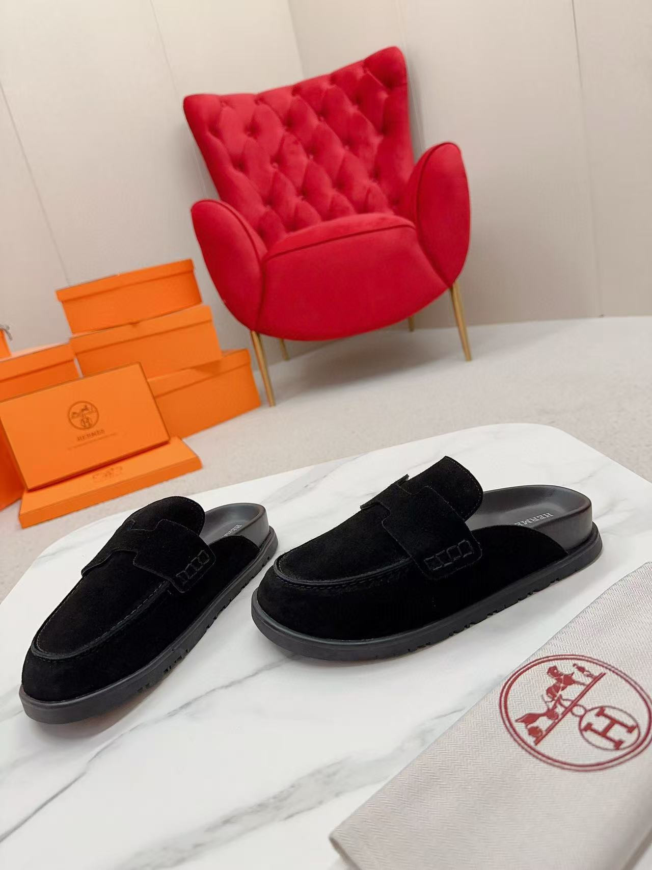 ua H**mes slippers