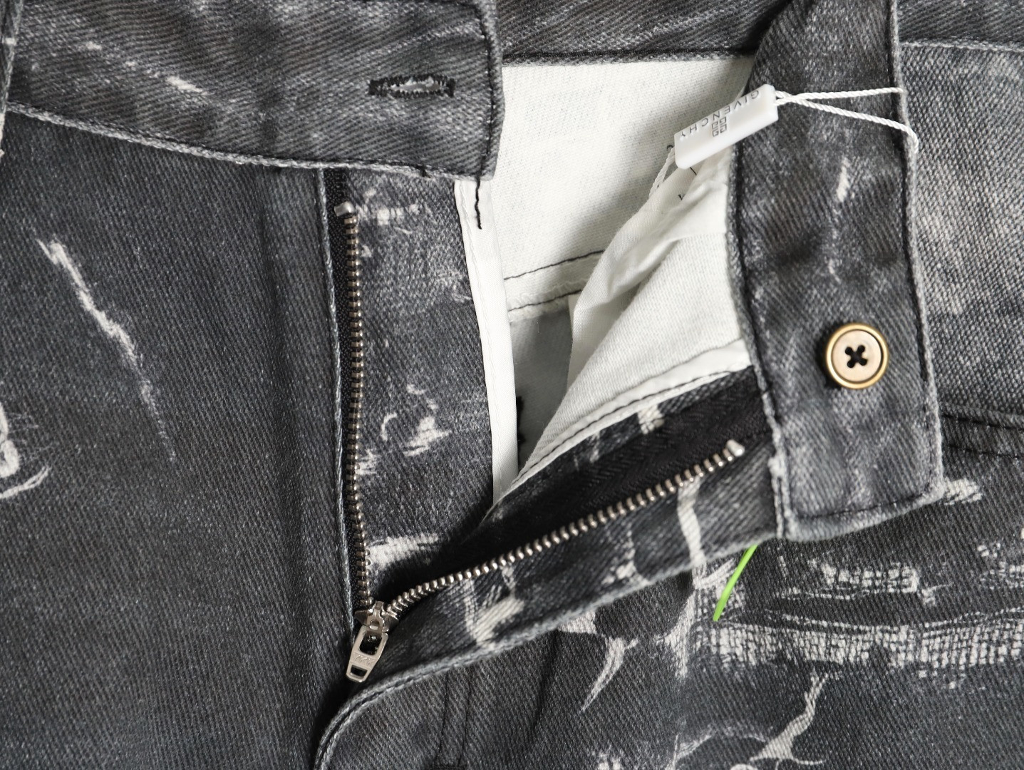 G1uenchy jeans
