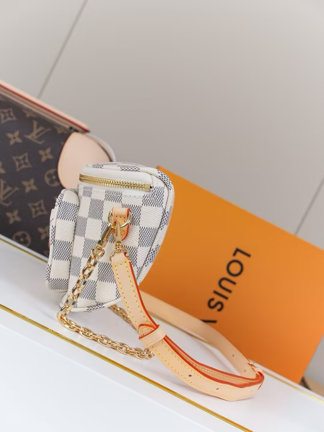 LV Mini Bumbag N00130 17x12x9.5cm