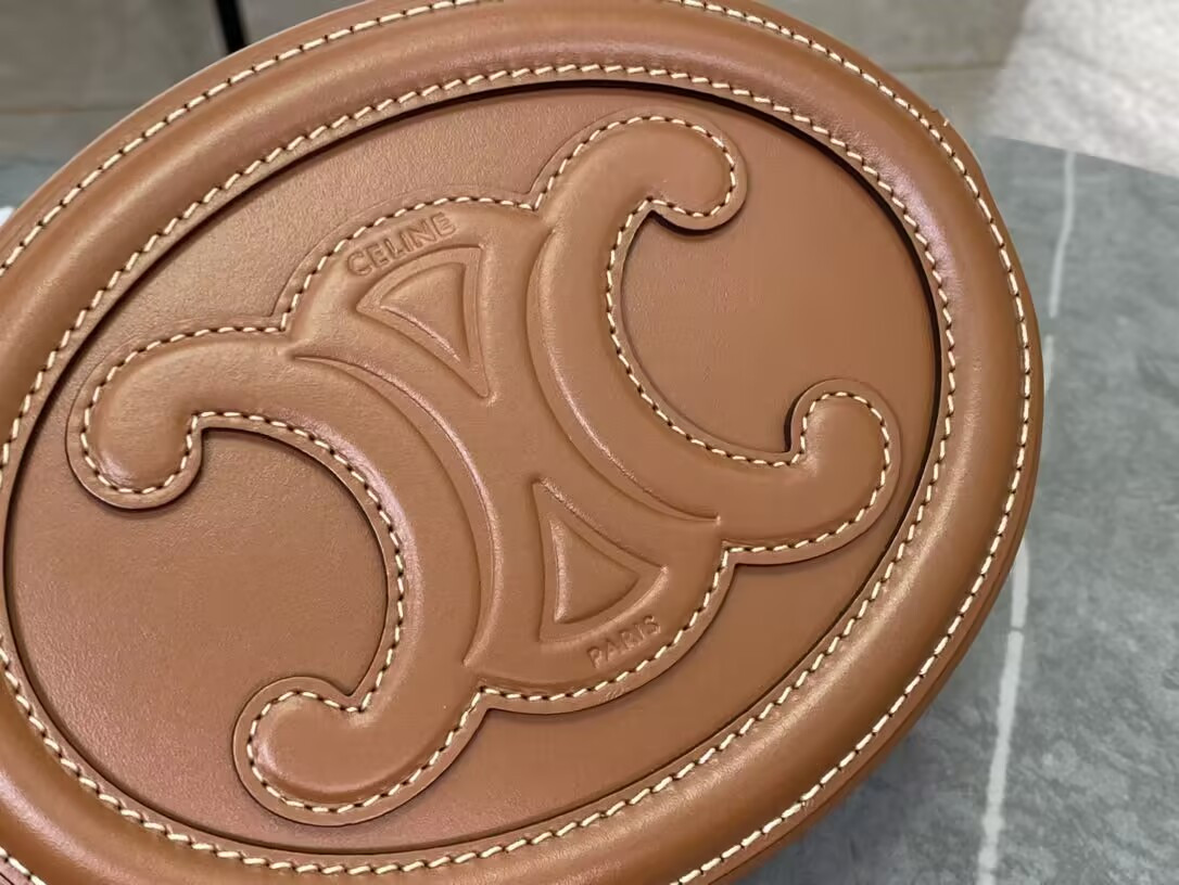 Ce**e small calfskin cuir triomphe oval crossbody 20x15x6cm