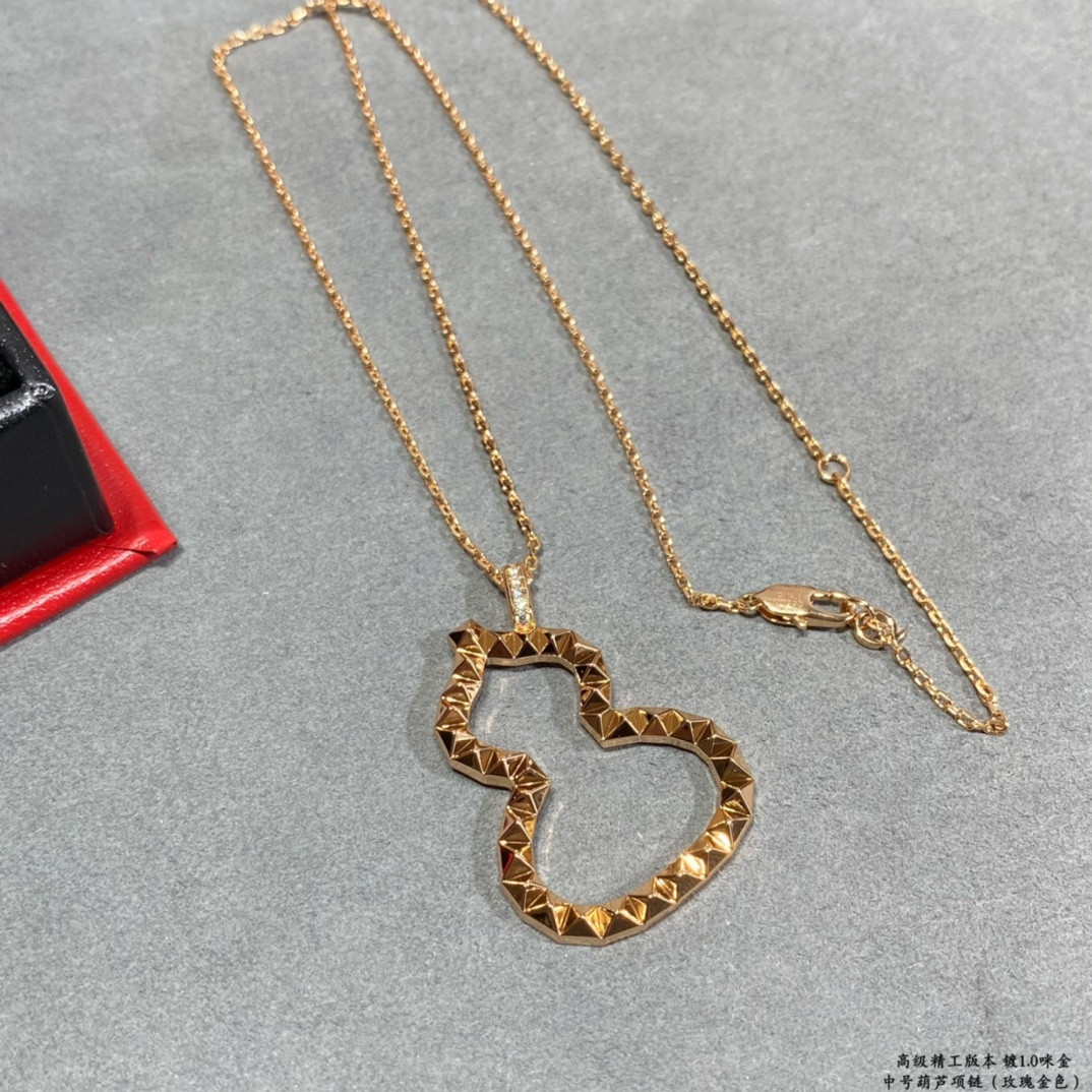 Qee1in medium gourd necklace