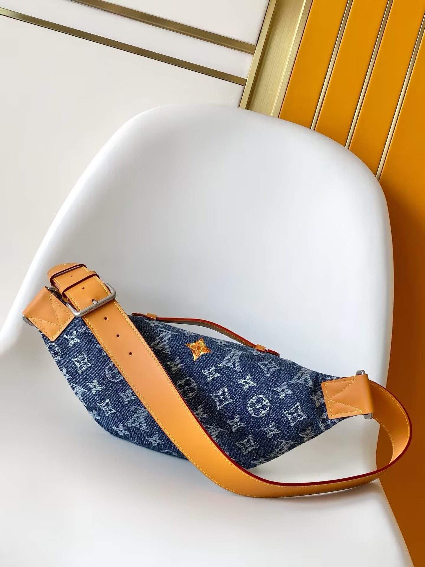 LV Rush Bumbag M27640 30x15x8 cm