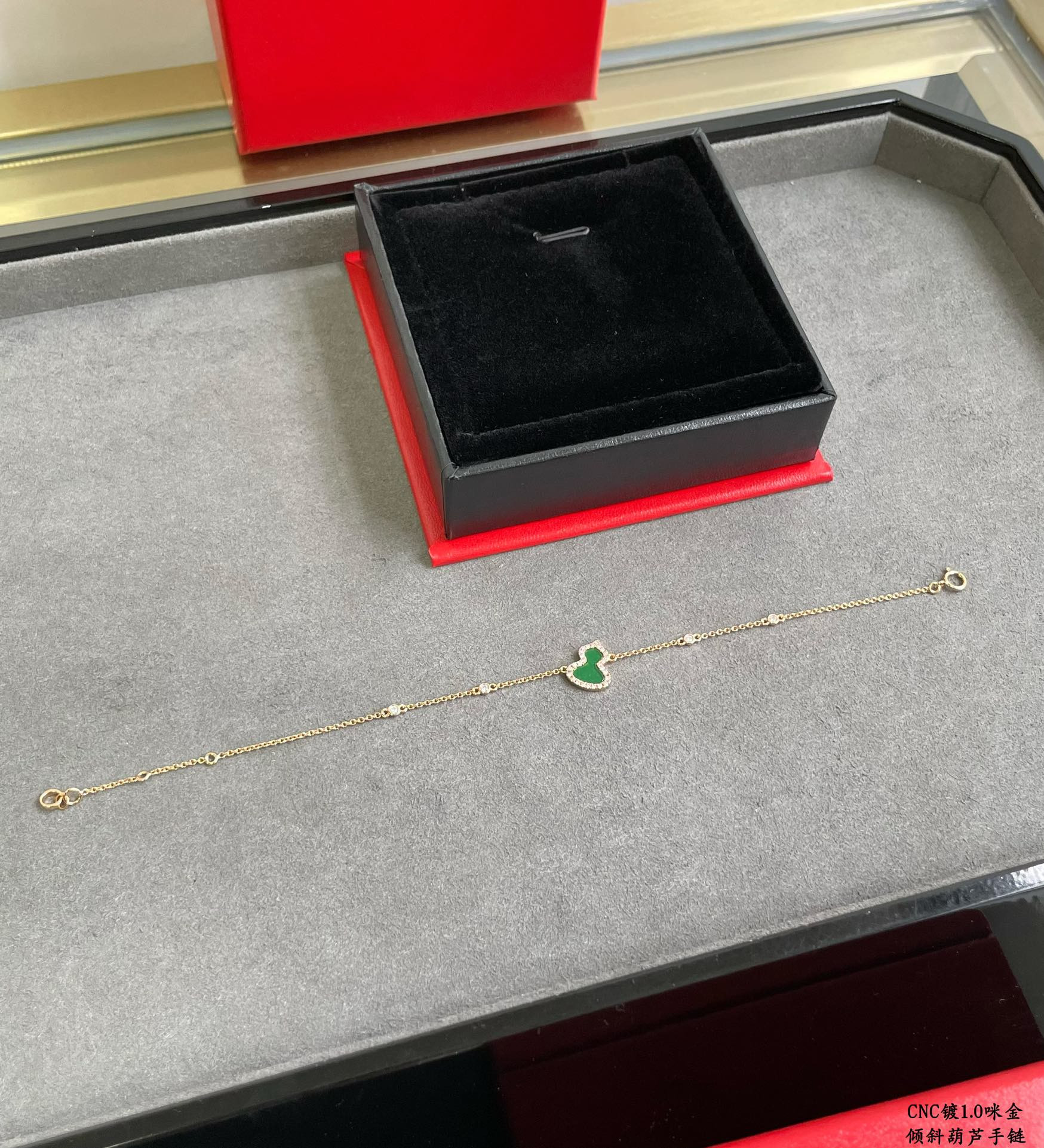 Qee1in tilted gourd bracelet