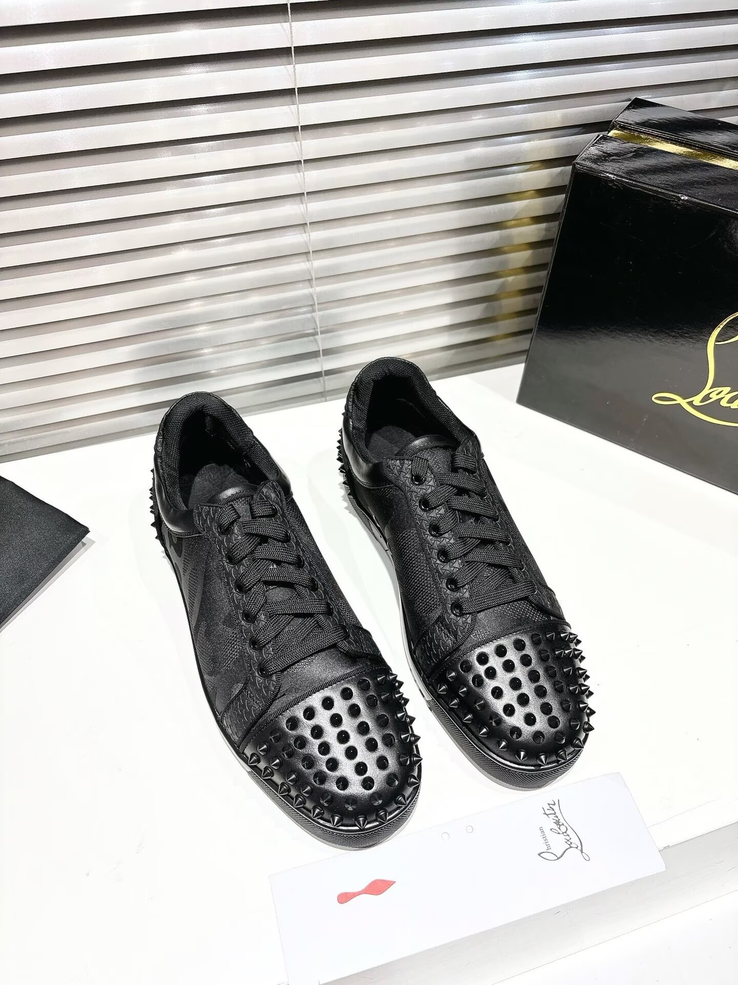 ua Ch**an louboutin seavaste 2 orlato sneakers