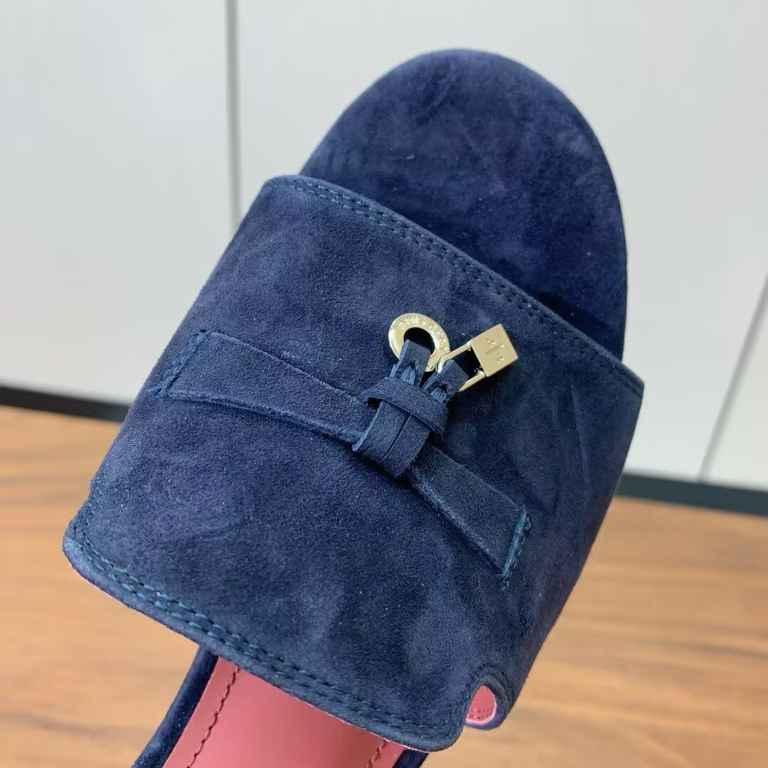 ua L**o p*ana summer charms sandal