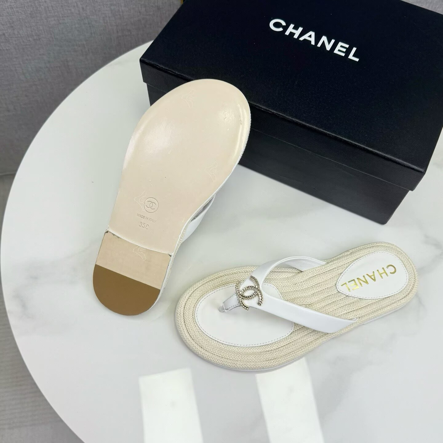ua Ch*el flip-flops