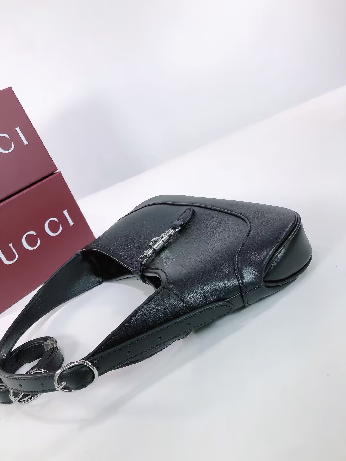 G*u*i jackie slim shoulder bag 27x13x3.5cm