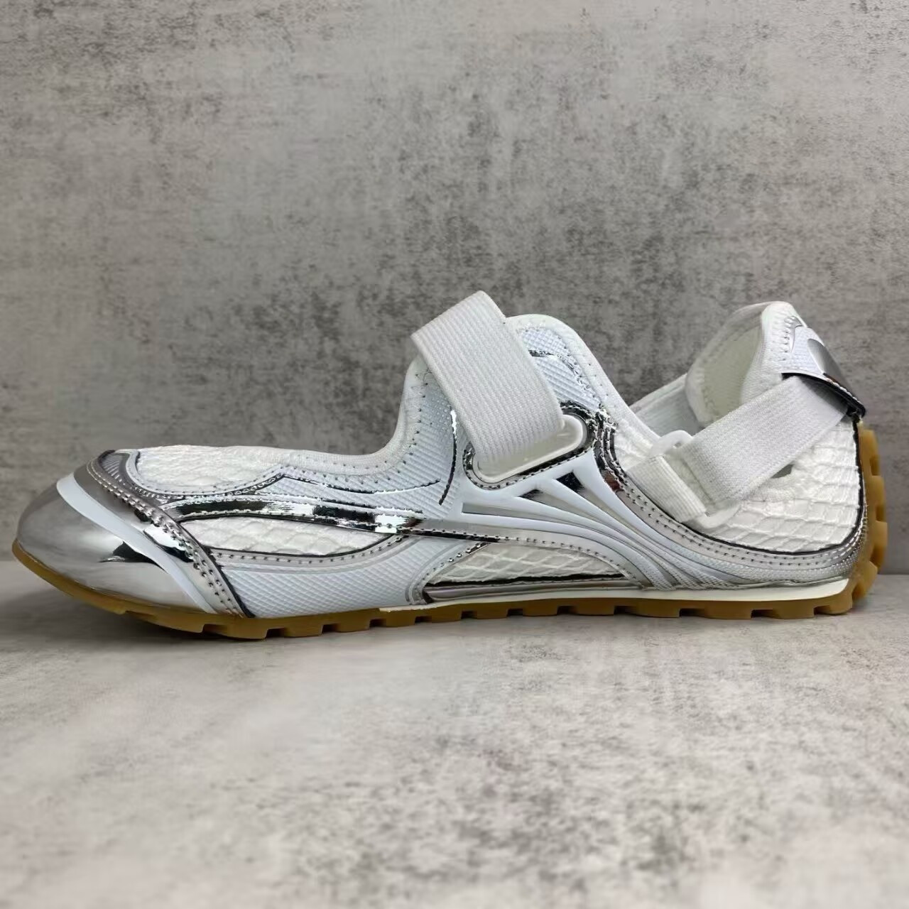 ua bo*te*ga Ve*ne*ta orbit flash mary-jane sneaker