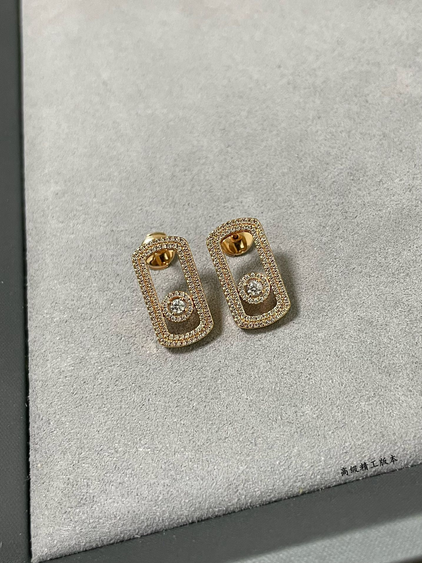 Mes1kaa large full di*m*nd moving stud earrings