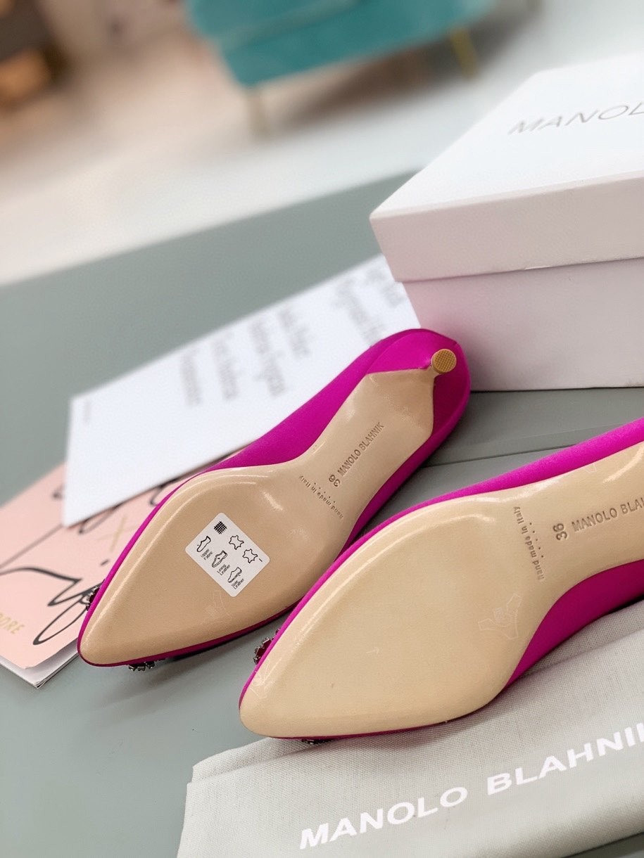 ua ma*n010 B1ah*ik hangisi pumps
